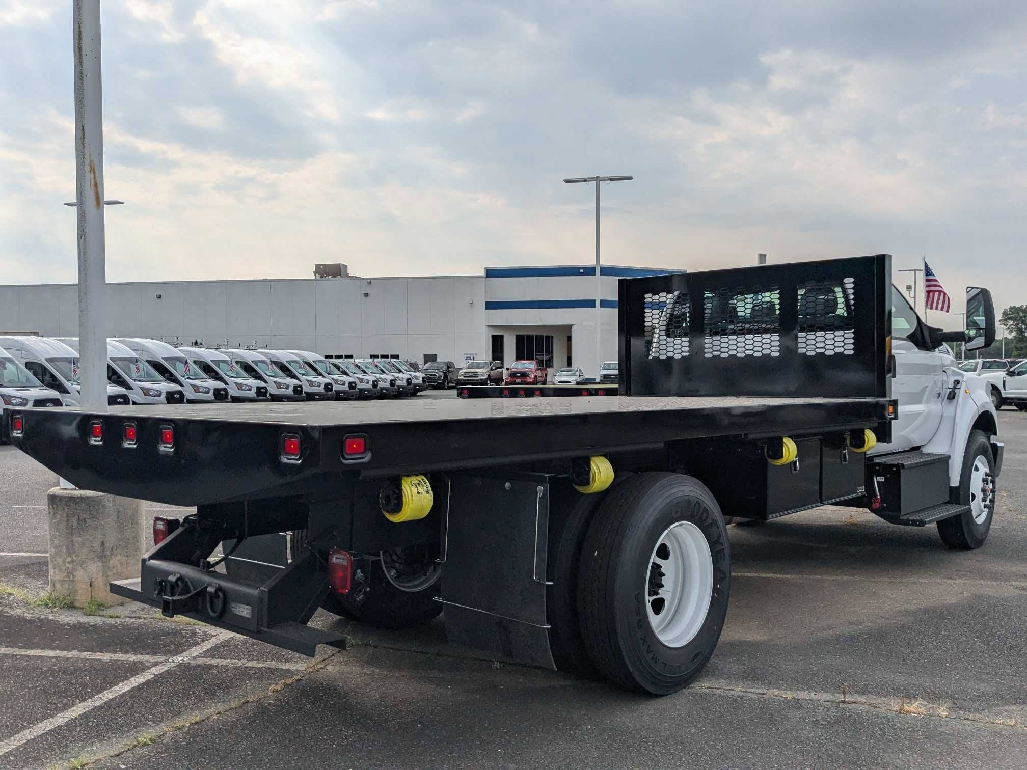 2025 Ford F-650SD Base 16ft Flatbed