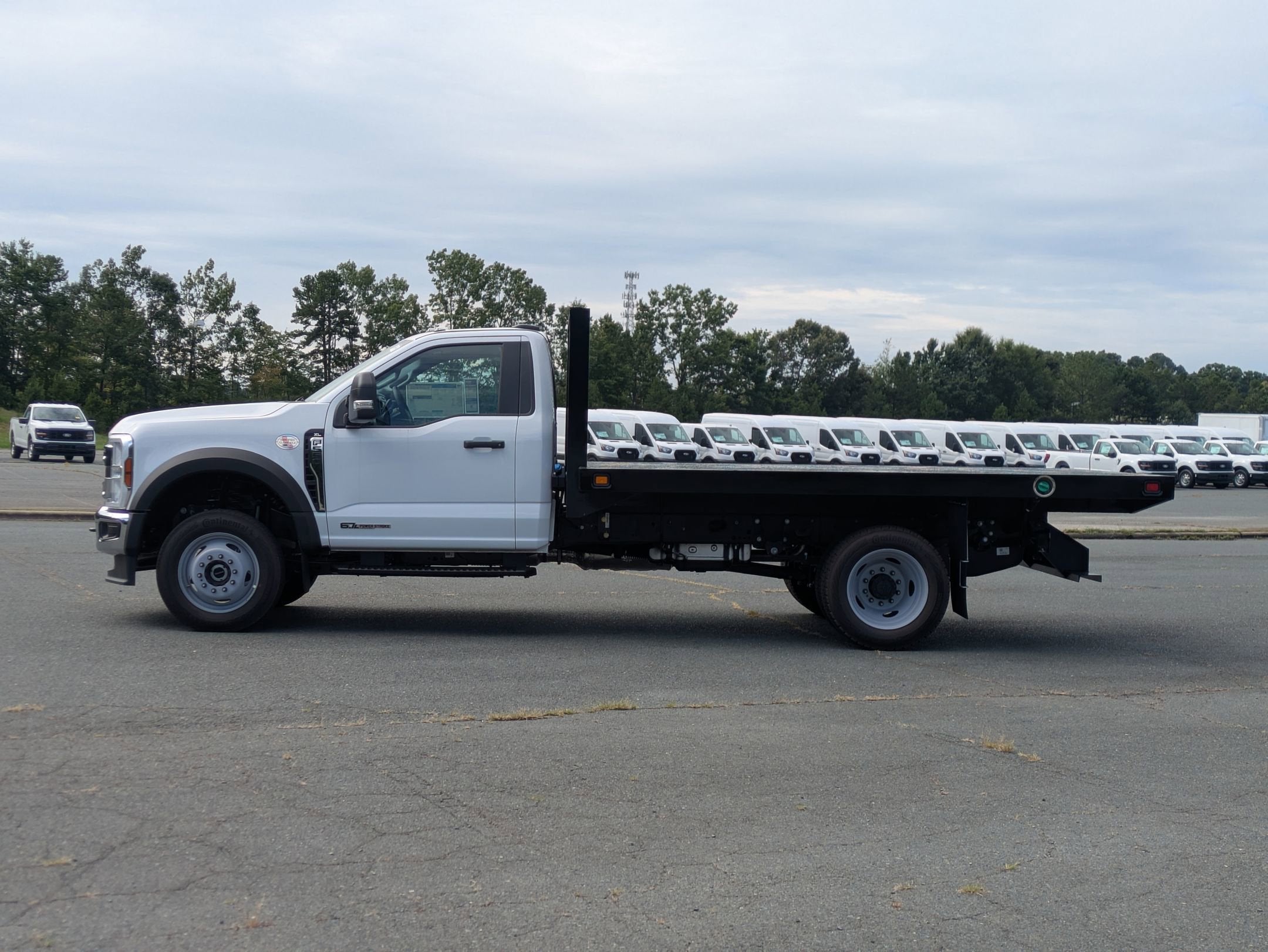 2025 Ford Super Duty F-550 DRW XL