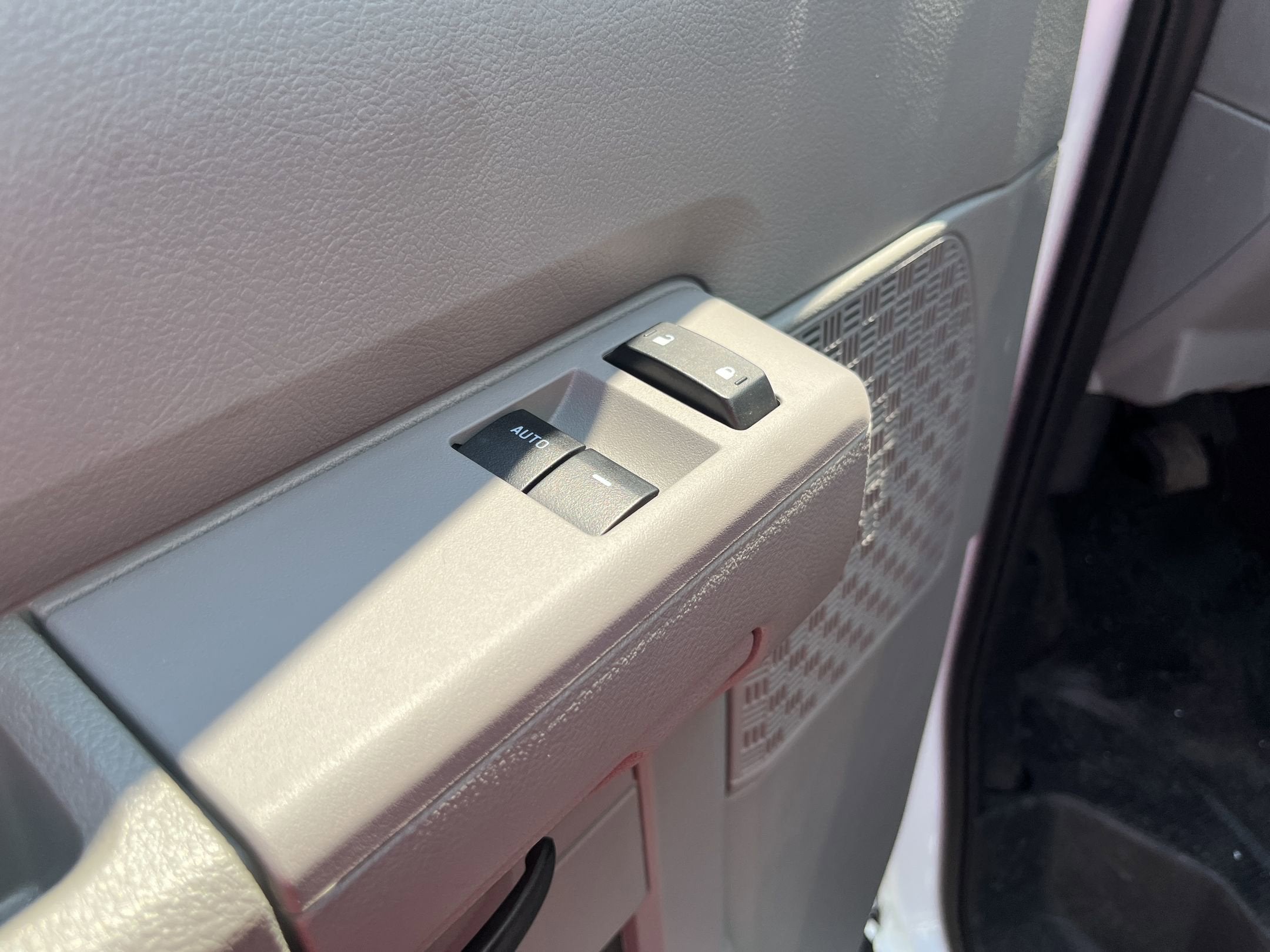 2025 Ford E-Series Cutaway Base 12ft Box