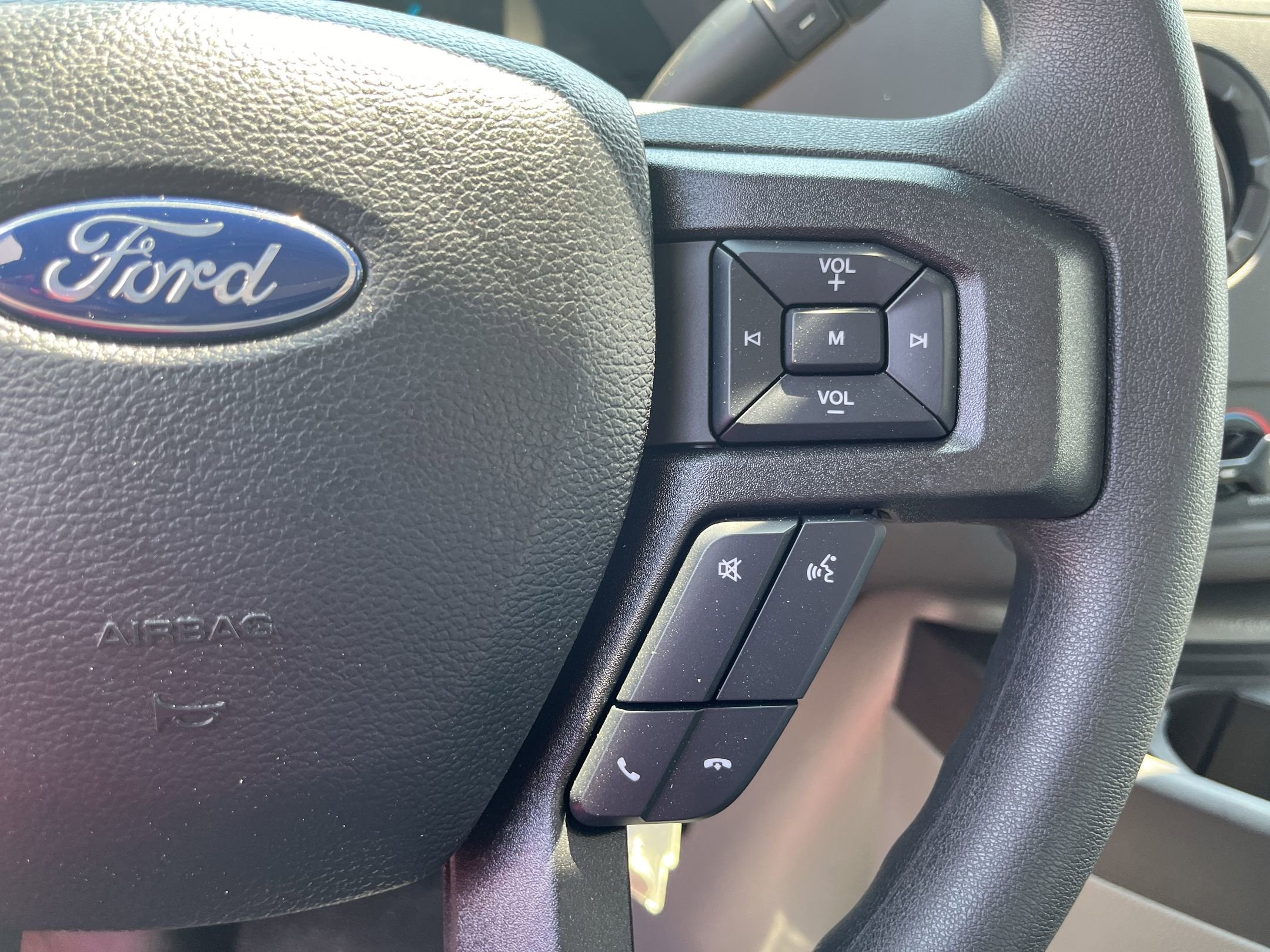 2025 Ford E-Series Cutaway Base 12ft Box