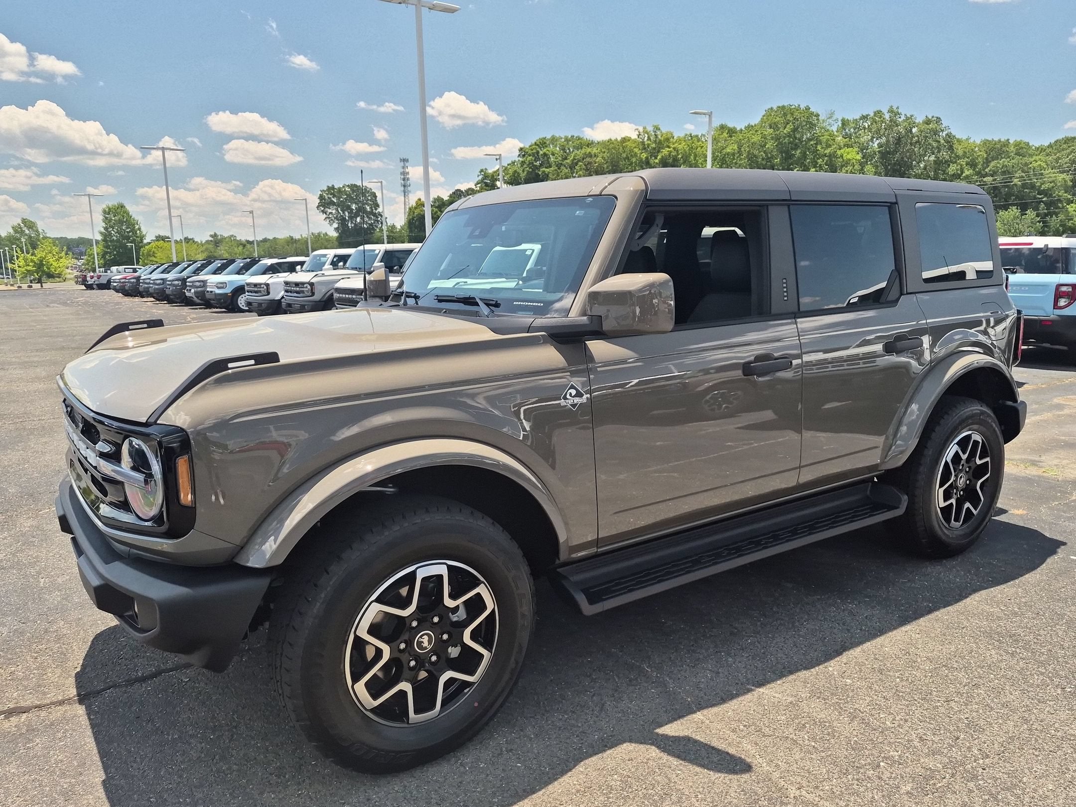 2026 Ford Bronco Outer Banks