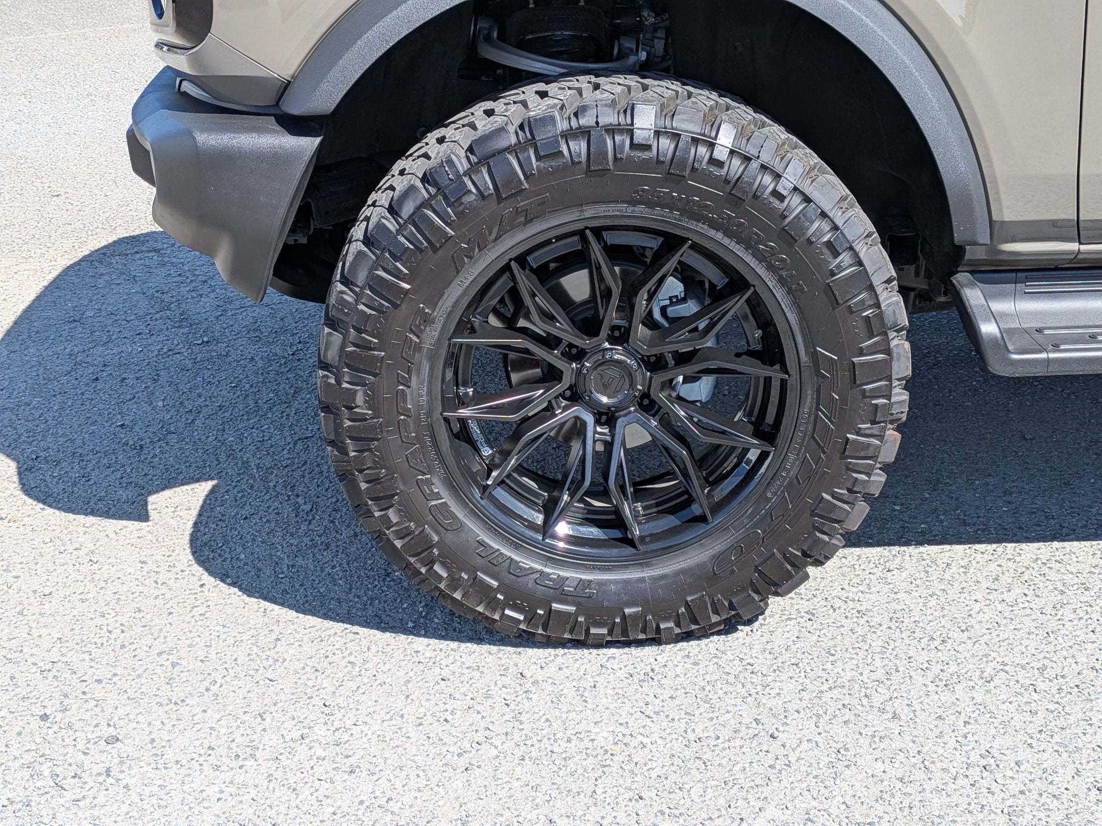 2025 Ford Bronco Outer Banks Custom Wheels / Lift