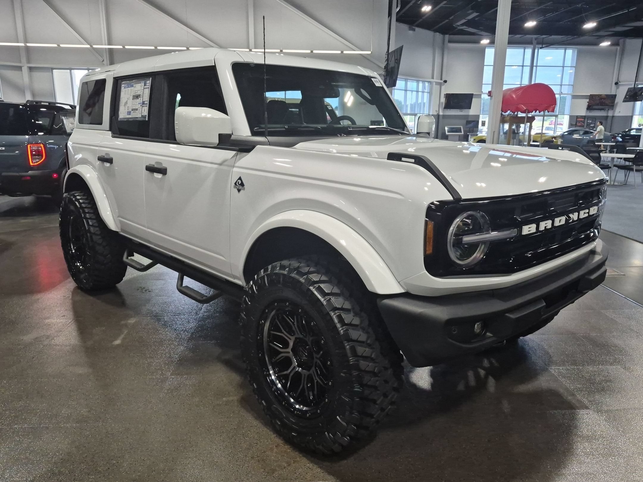 2026 Ford Bronco Outer Banks Custom Wheels / Lift
