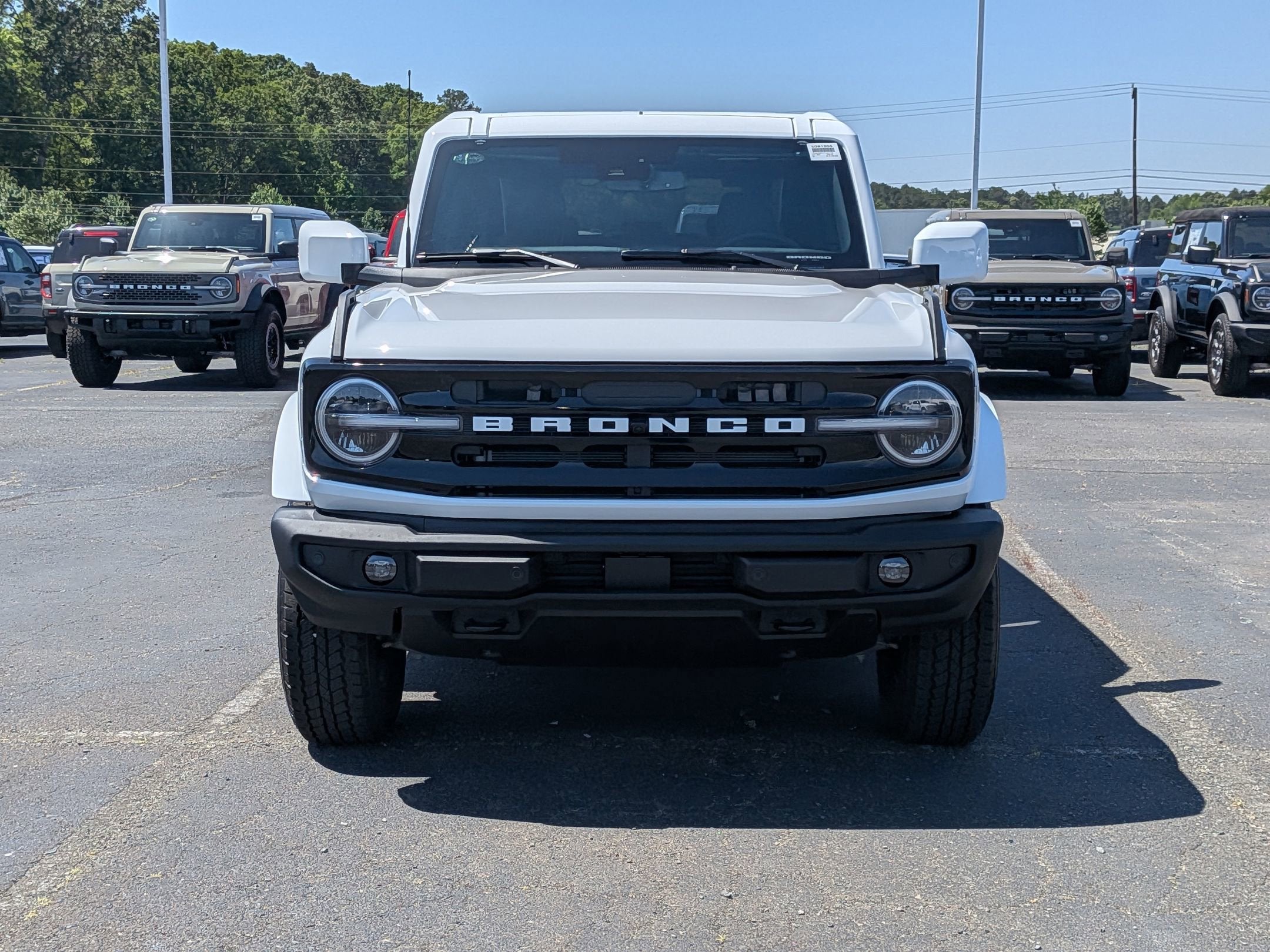 2026 Ford Bronco Outer Banks Custom Wheels / Lift