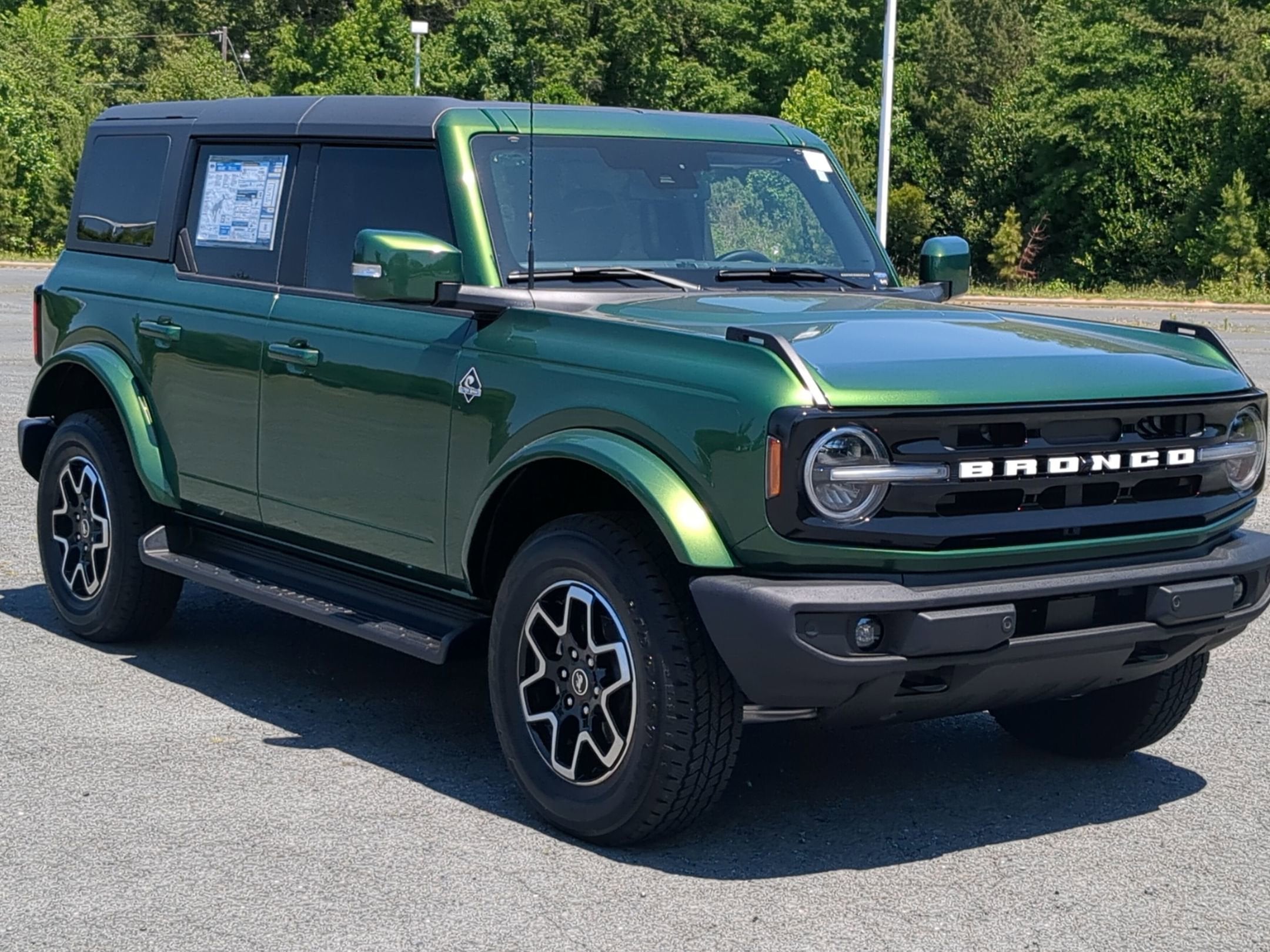 2025 Ford Bronco Outer Banks - Crossroads Courtesy Demo