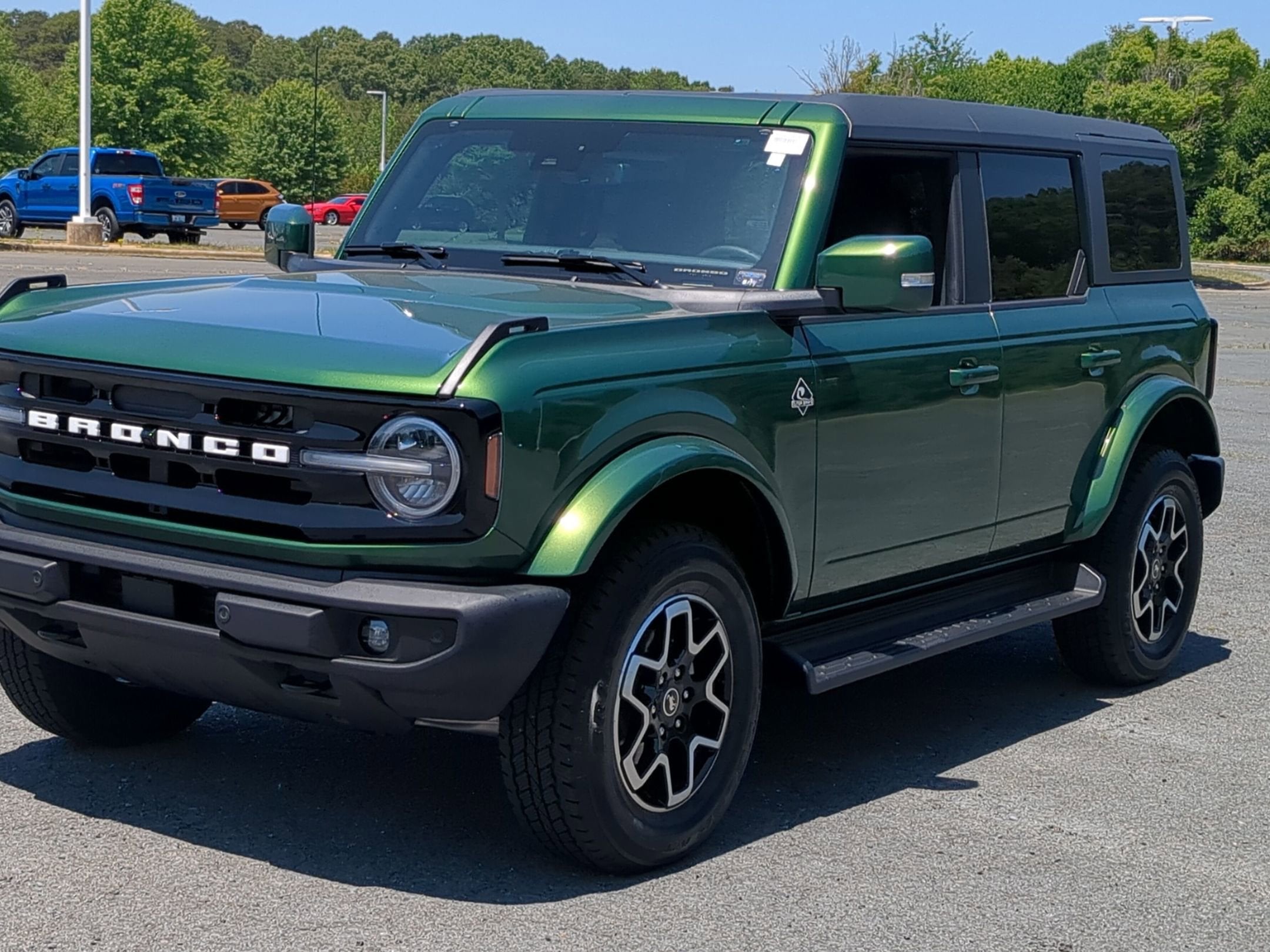 2025 Ford Bronco Outer Banks - Crossroads Courtesy Demo