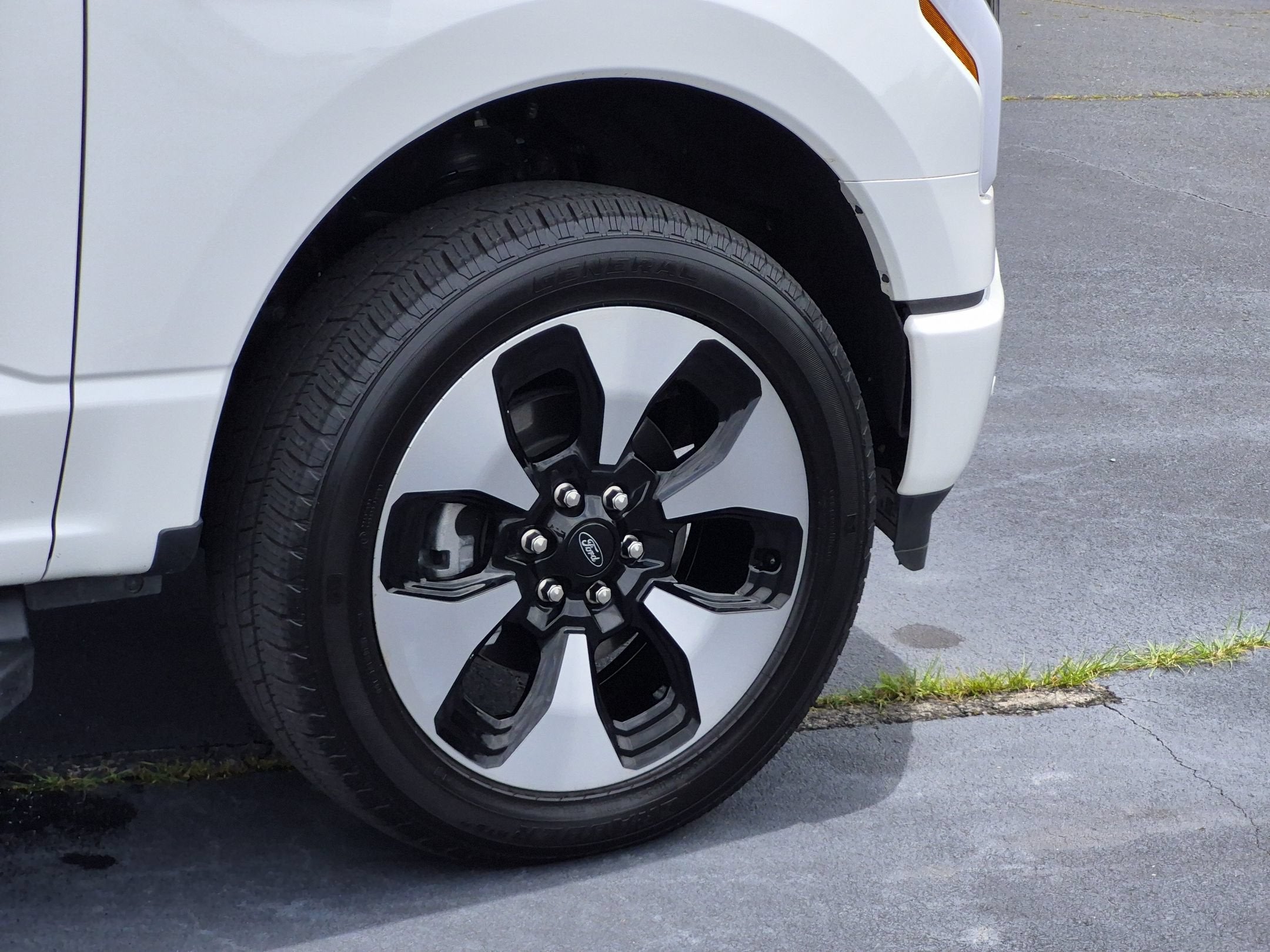 2025 Ford F-150 Lightning Platinum