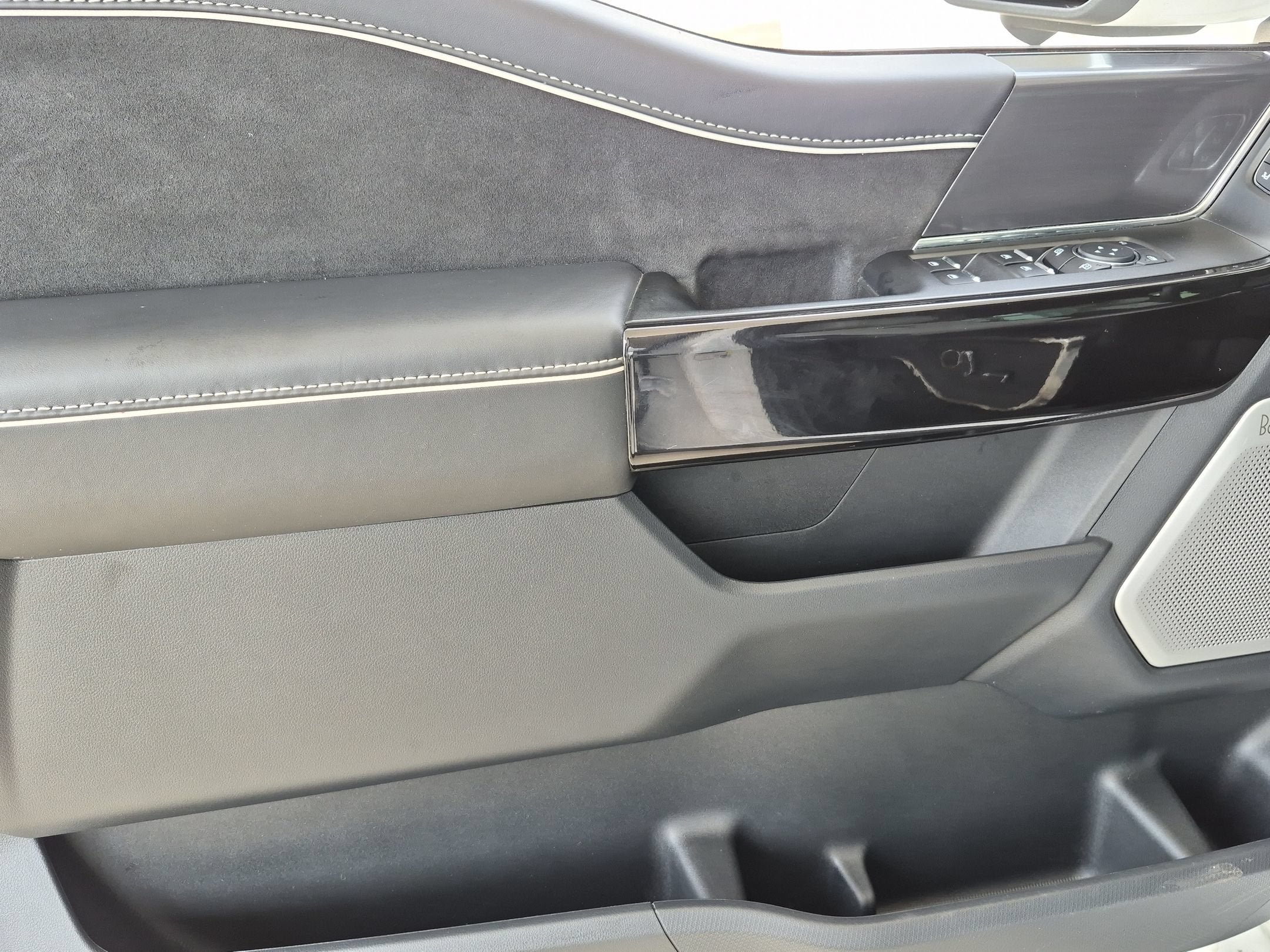 2025 Ford F-150 Lightning Platinum