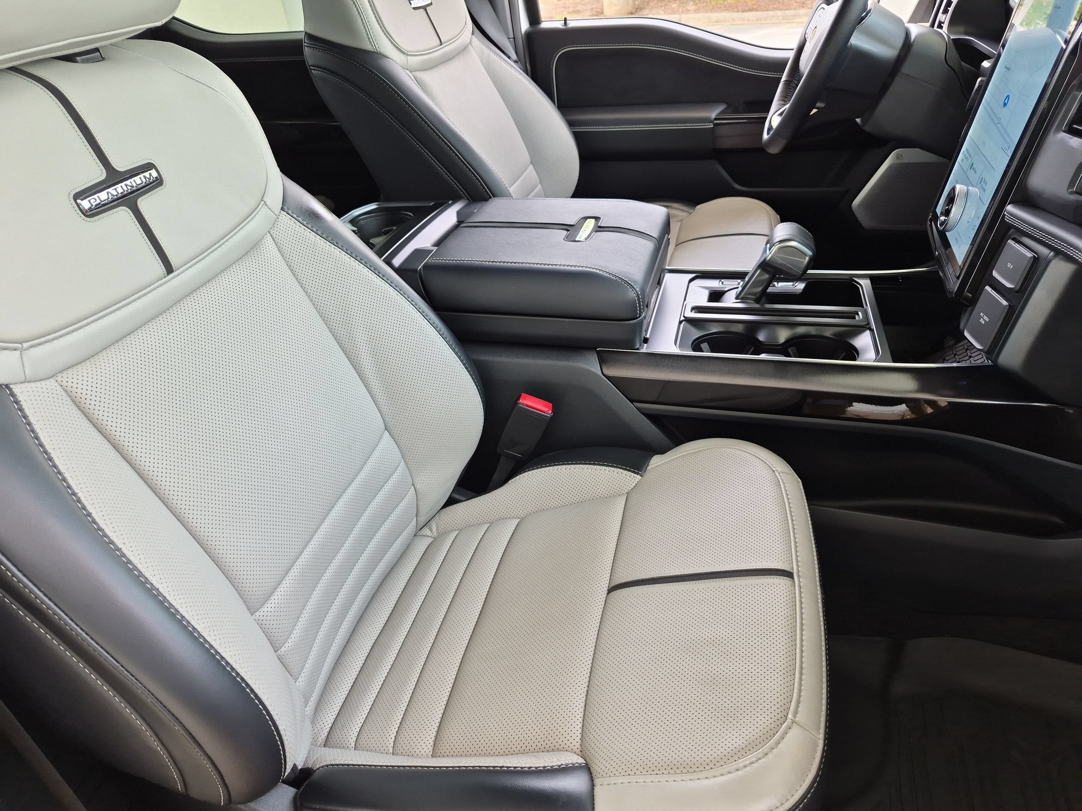 2025 Ford F-150 Lightning Platinum