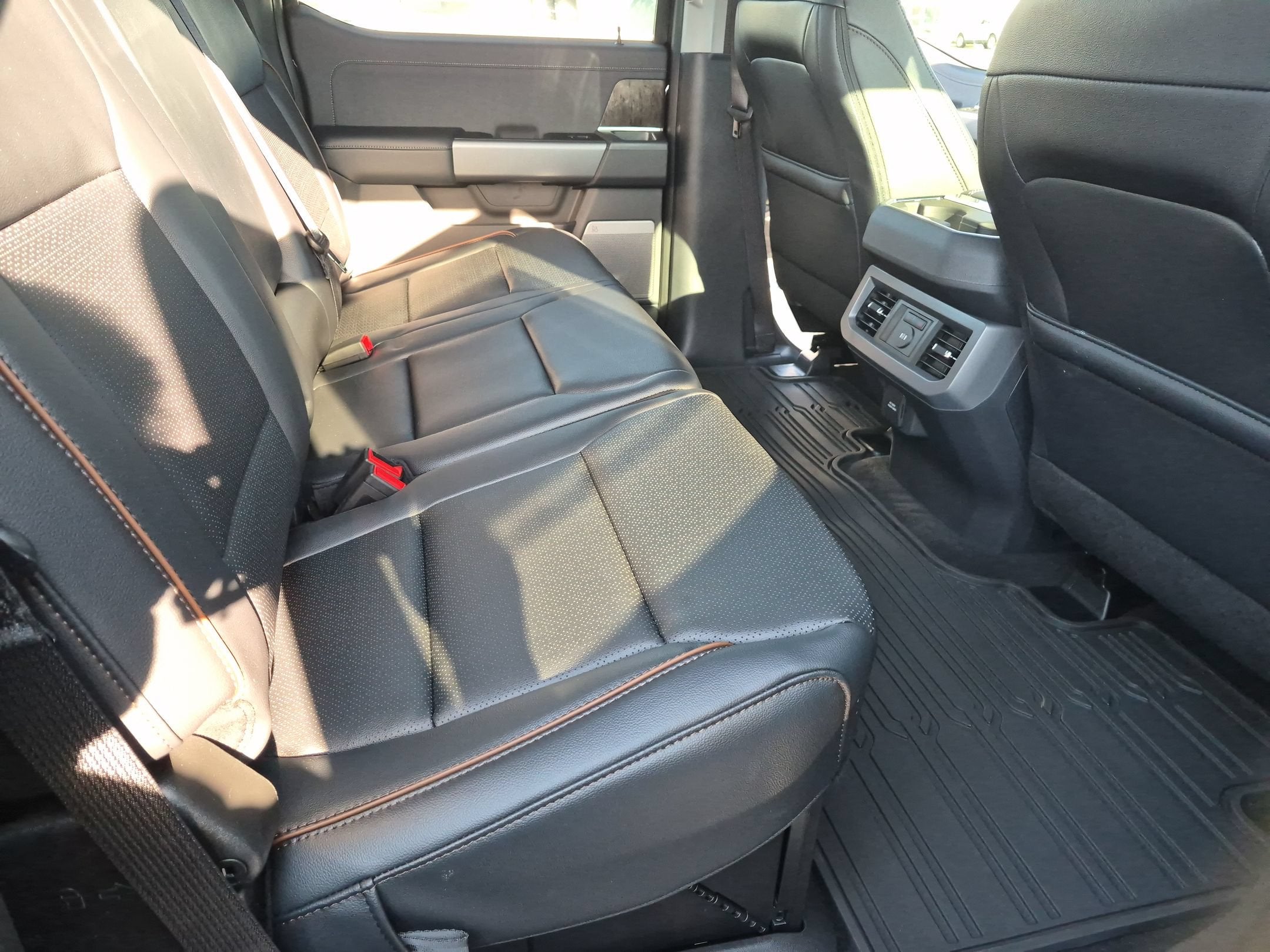 2027 Ford Super Duty F-250 SRW LARIAT
