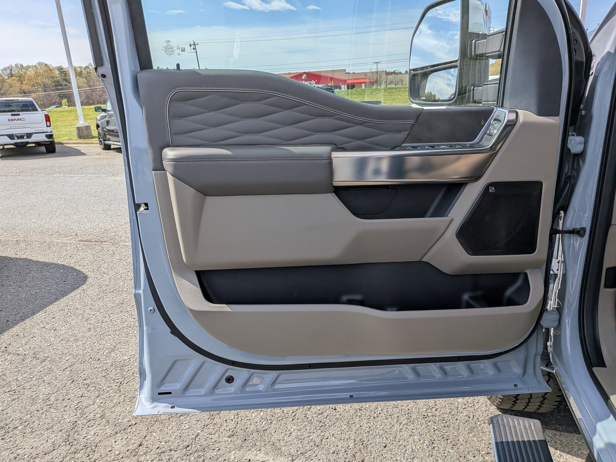 2025 Ford Super Duty F-350 SRW Platinum