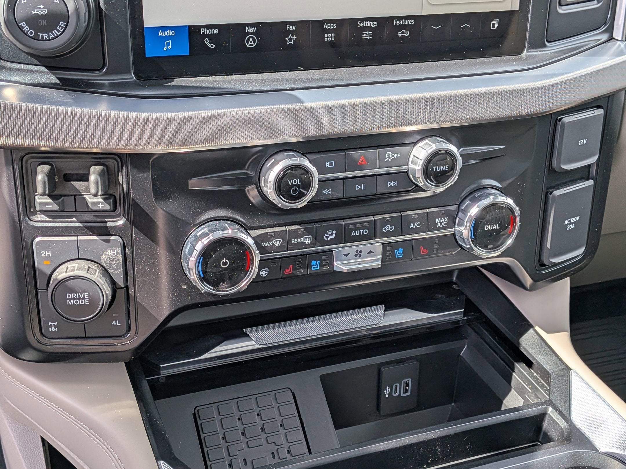 2025 Ford Super Duty F-350 SRW Platinum