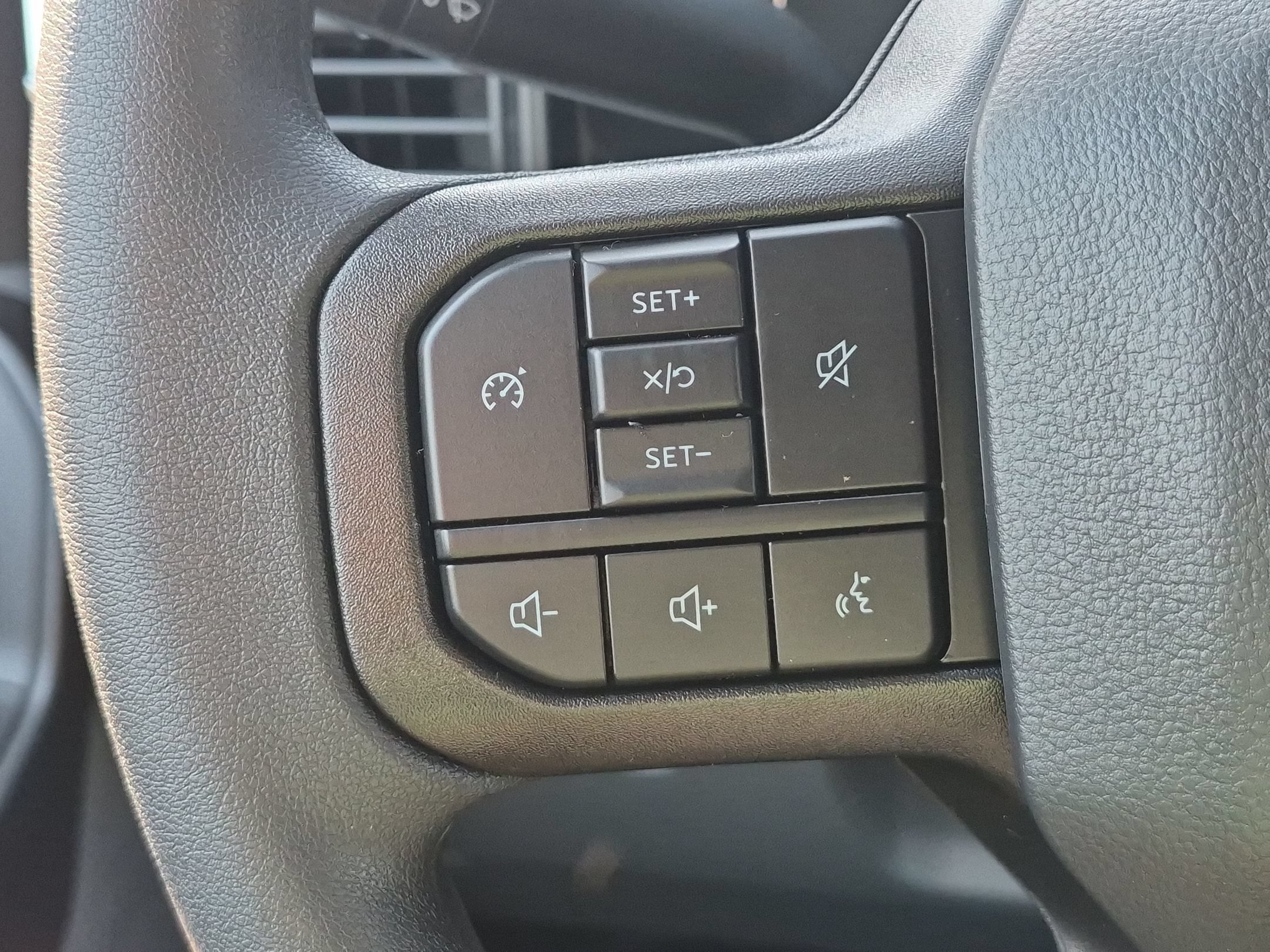 2027 Ford Super Duty F-350 SRW XL