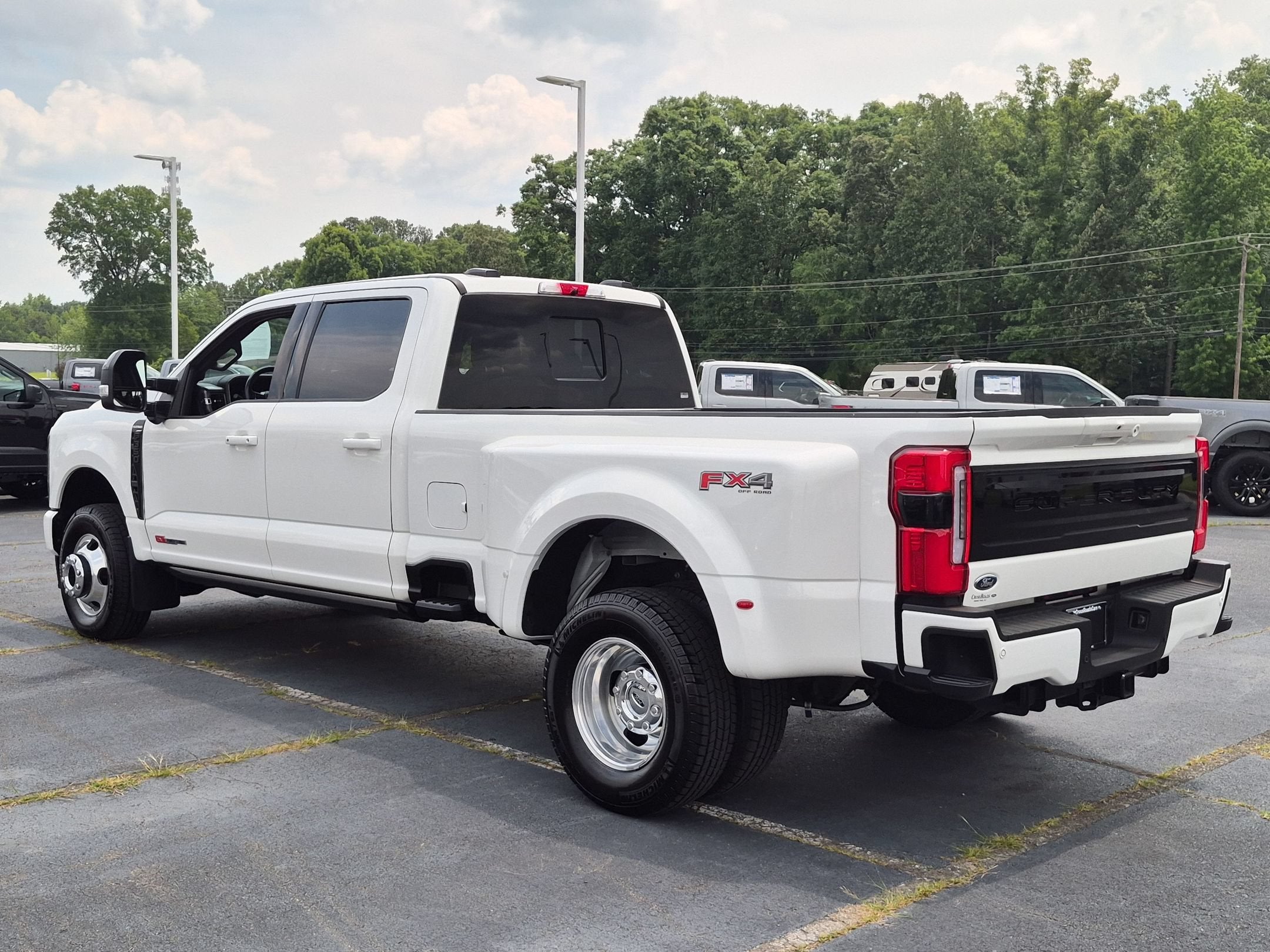 2025 Ford Super Duty F-350 DRW Platinum
