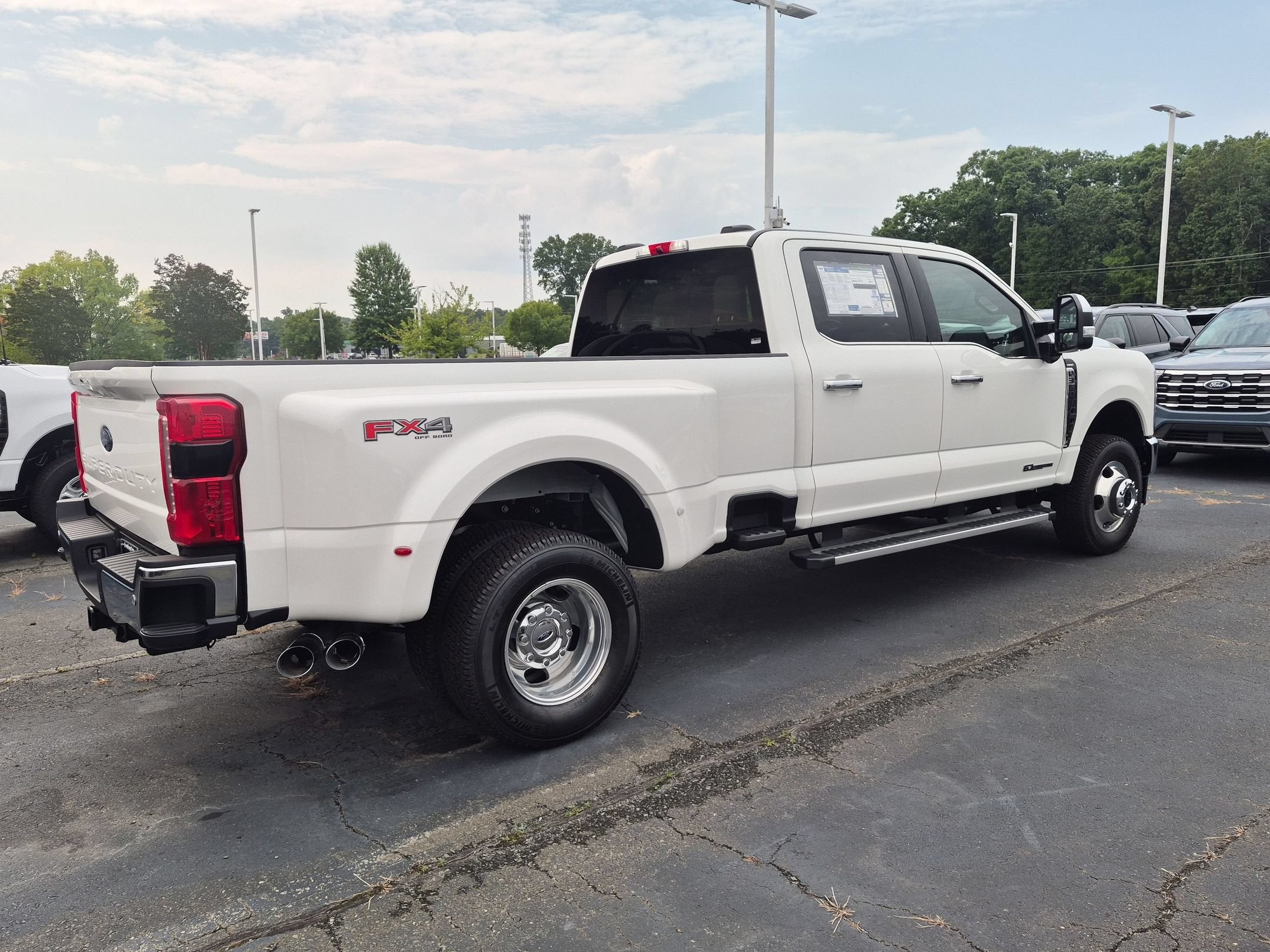 2026 Ford Super Duty F-350 DRW LARIAT