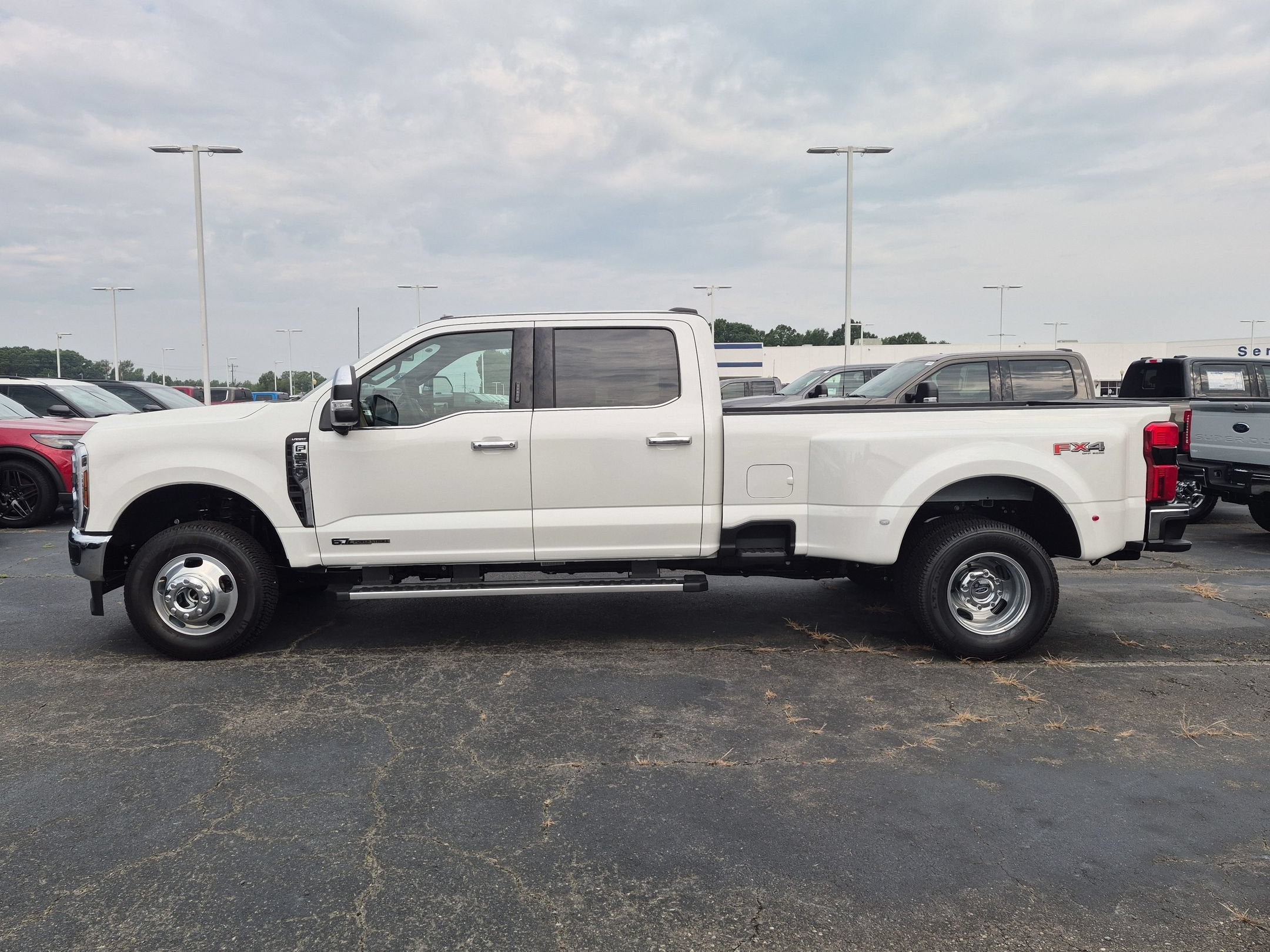 2026 Ford Super Duty F-350 DRW LARIAT