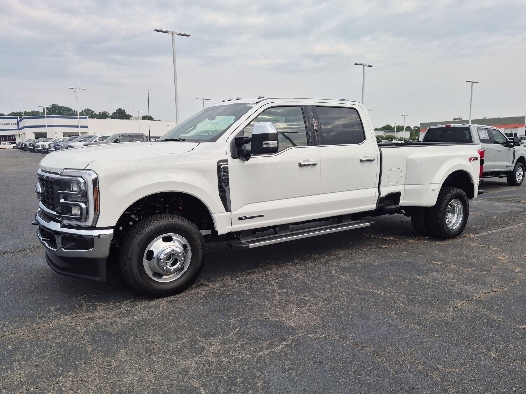 2026 Ford Super Duty F-350 DRW LARIAT