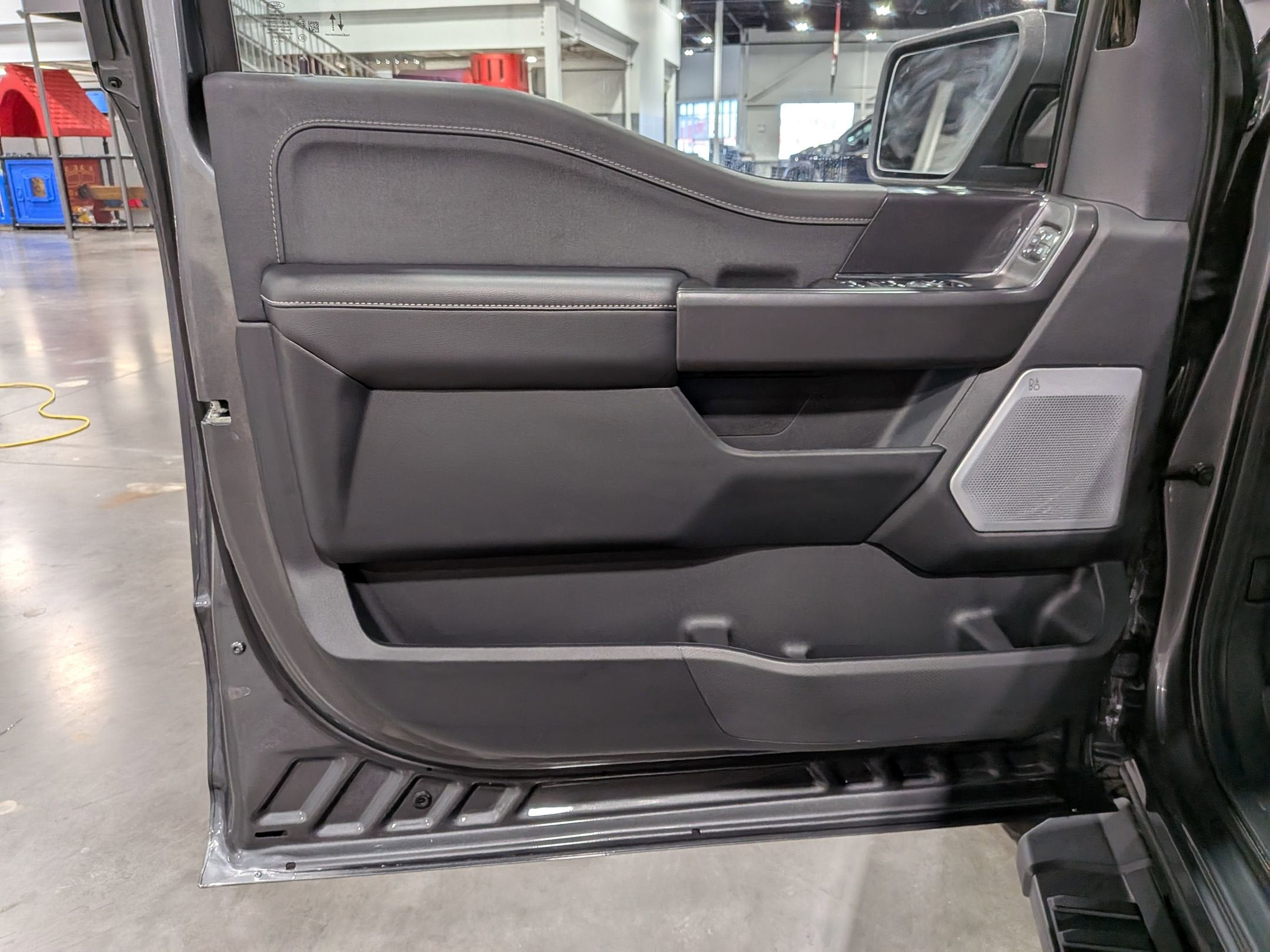 2025 Ford F-150 LARIAT Dark Trail