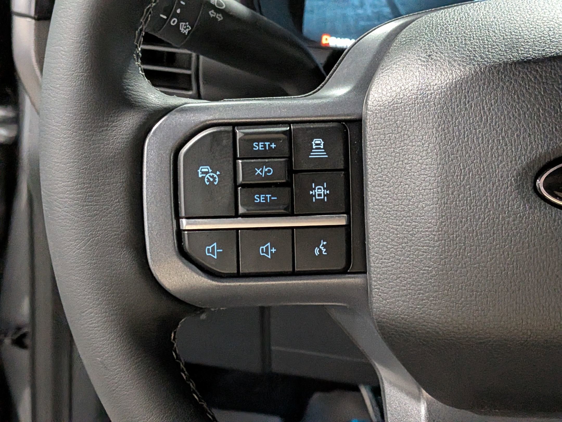 2025 Ford F-150 LARIAT Dark Trail