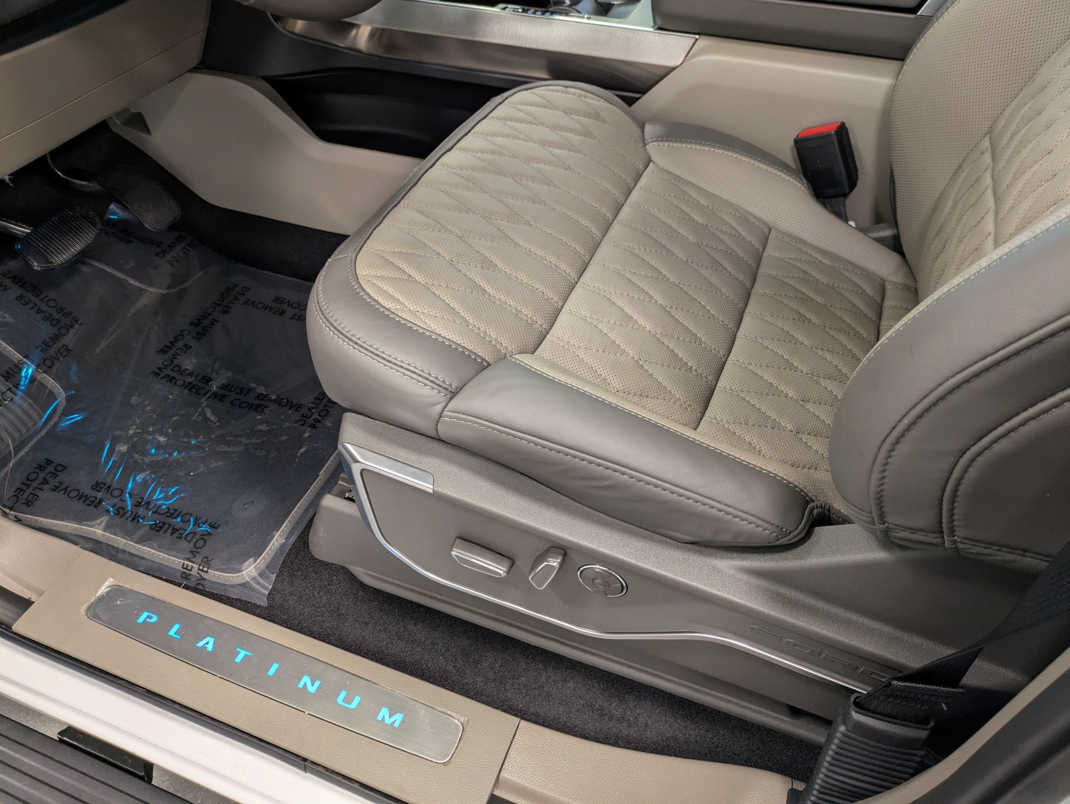 2026 Ford F-150 Platinum - Photo 13