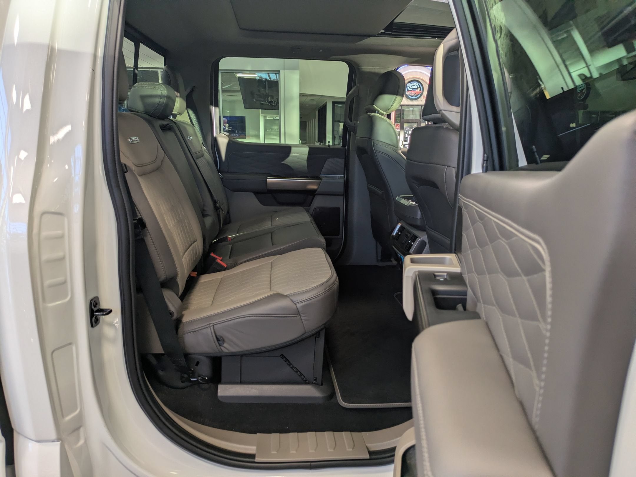 2026 Ford F-150 Platinum - Photo 39