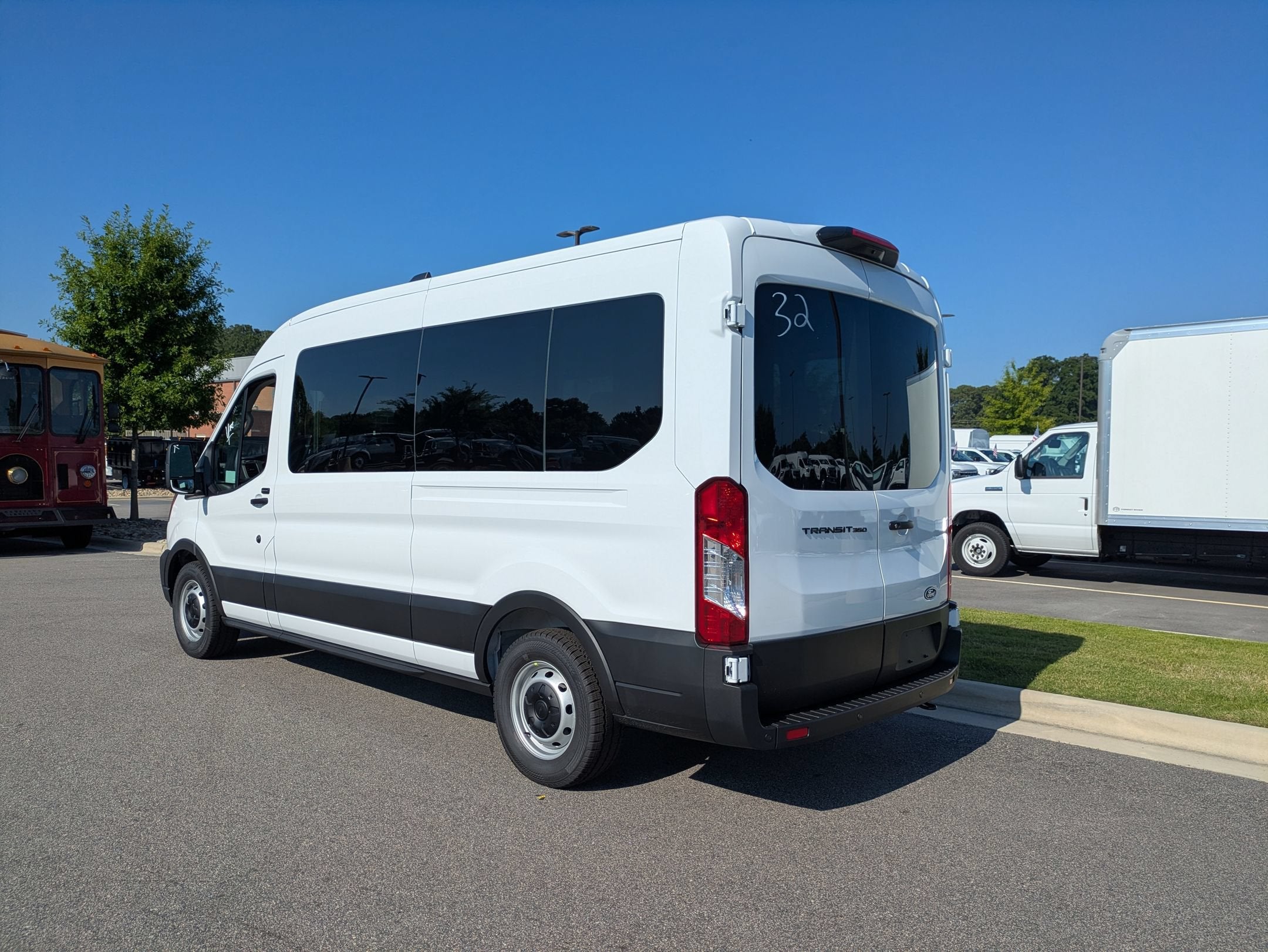 2026 Ford Transit Passenger Wagon XL