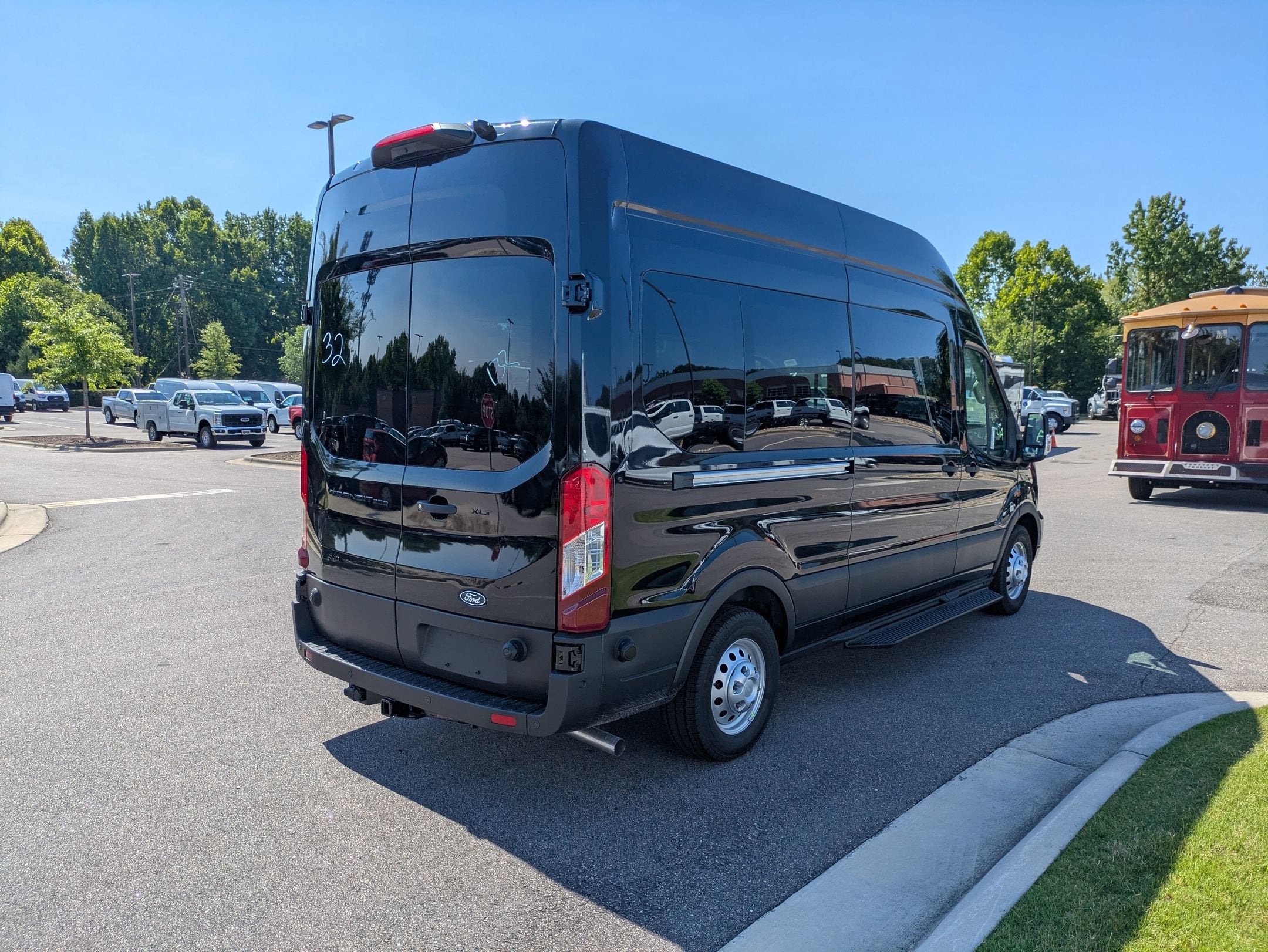 2026 Ford Transit Passenger Wagon XLT