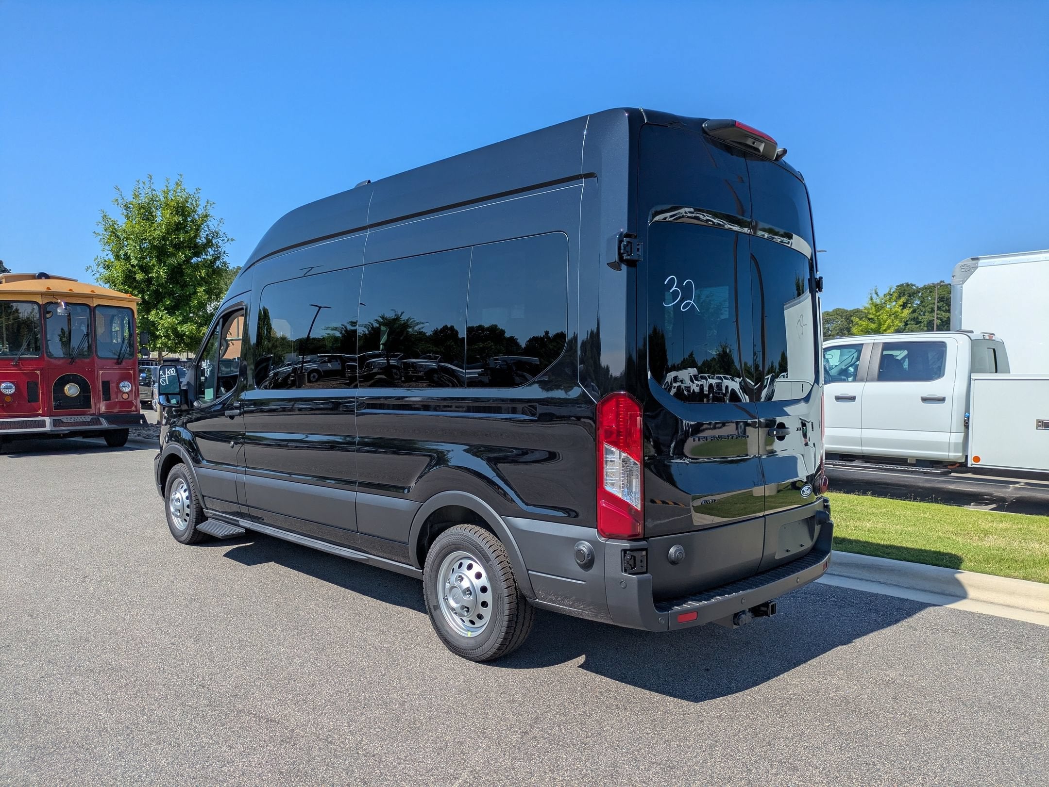 2026 Ford Transit Passenger Wagon XLT