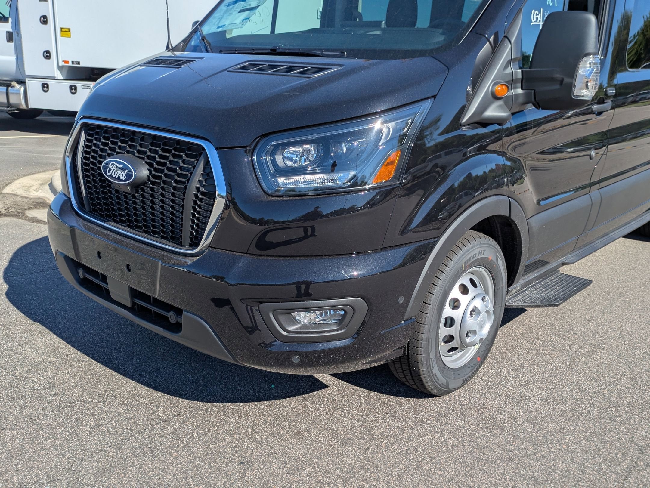 2026 Ford Transit Passenger Wagon XL