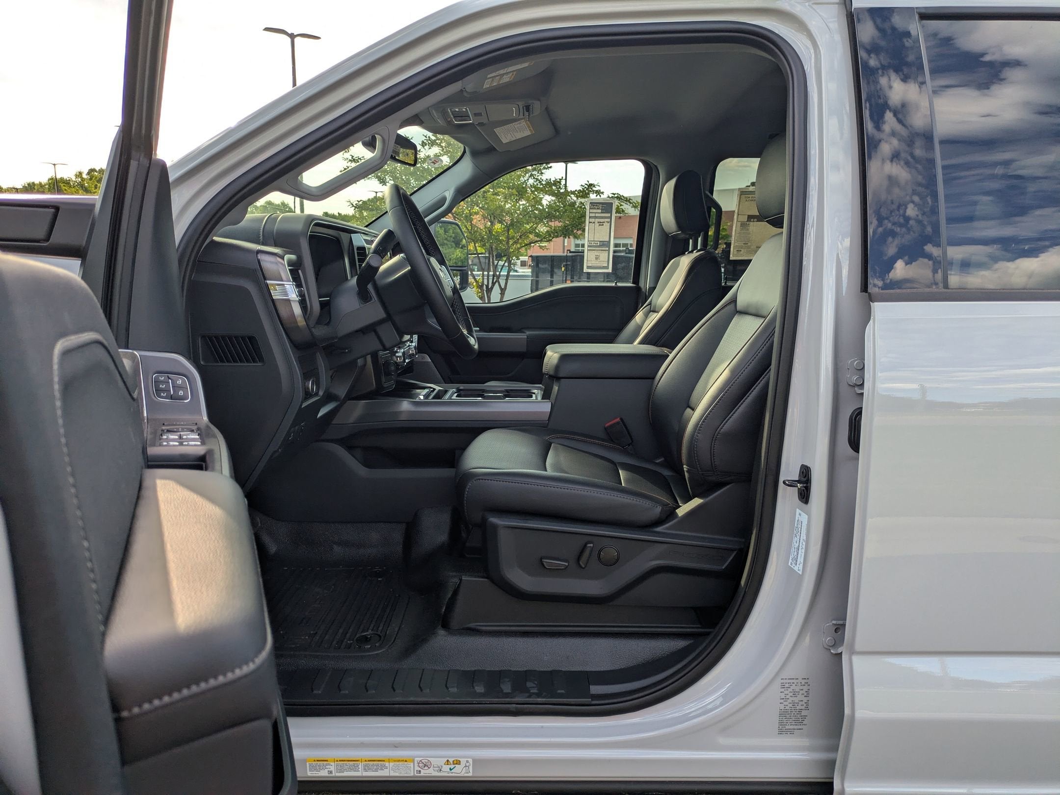 2026 Ford Super Duty F-450 DRW LARIAT