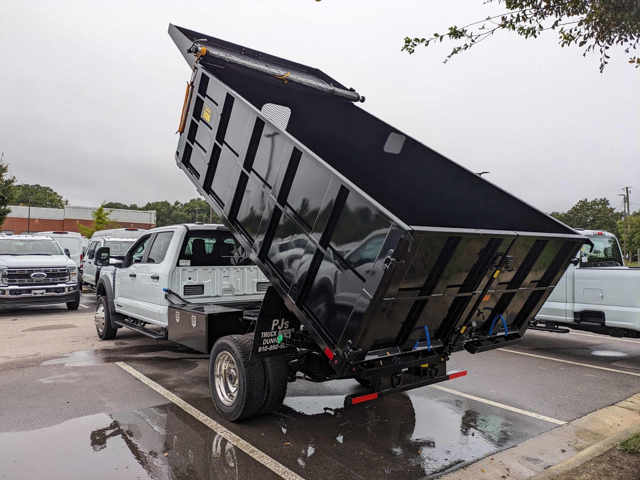 2025 Ford Super Duty F-550 DRW XL