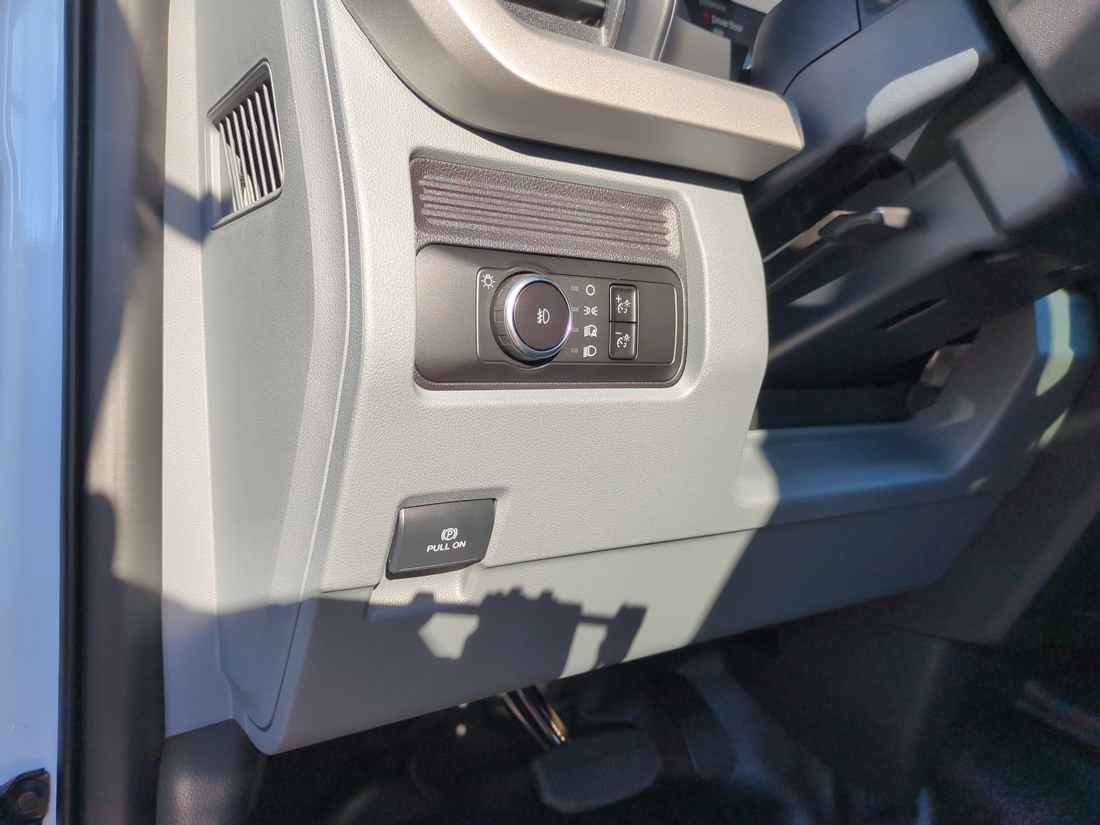 2027 Ford Super Duty F-350 DRW XL