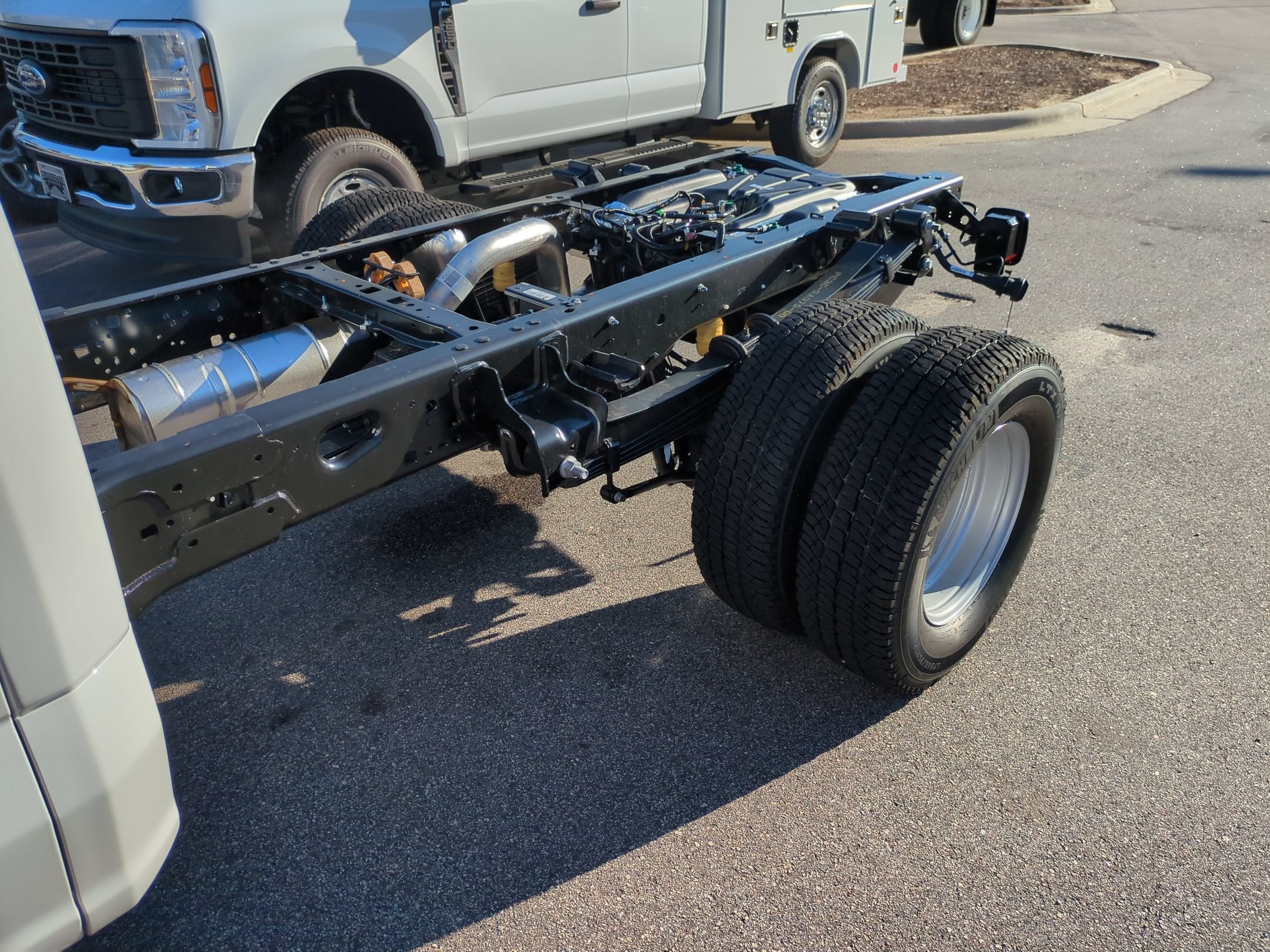 2027 Ford Super Duty F-350 DRW XL