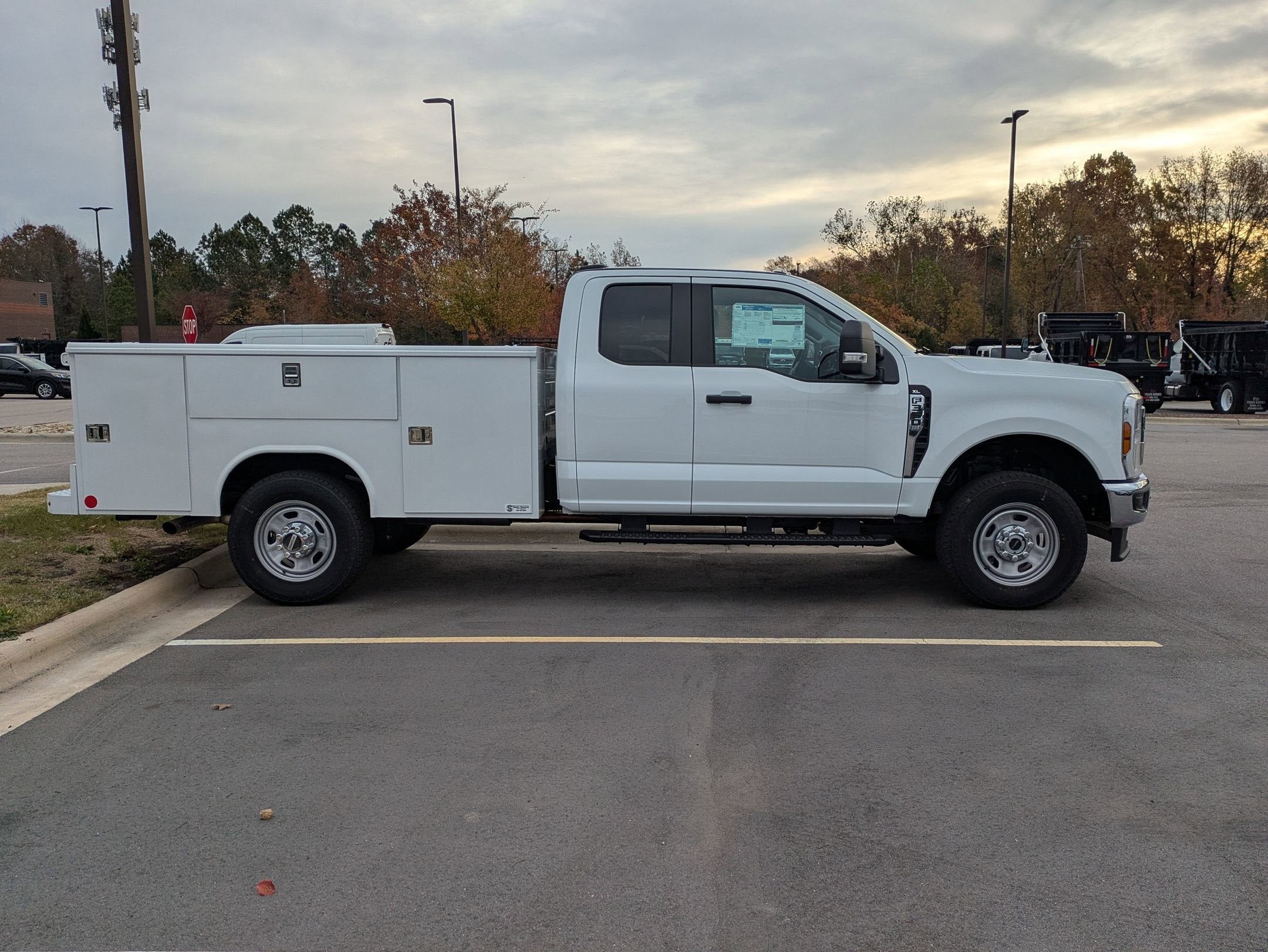 2025 Ford Super Duty F-350 SRW XL