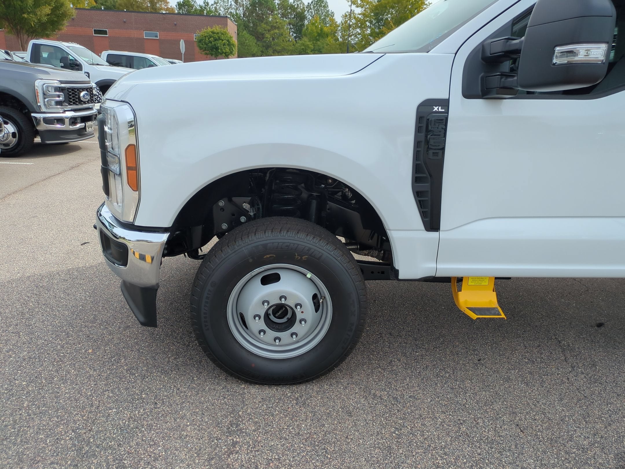 2027 Ford Super Duty F-350 DRW XL