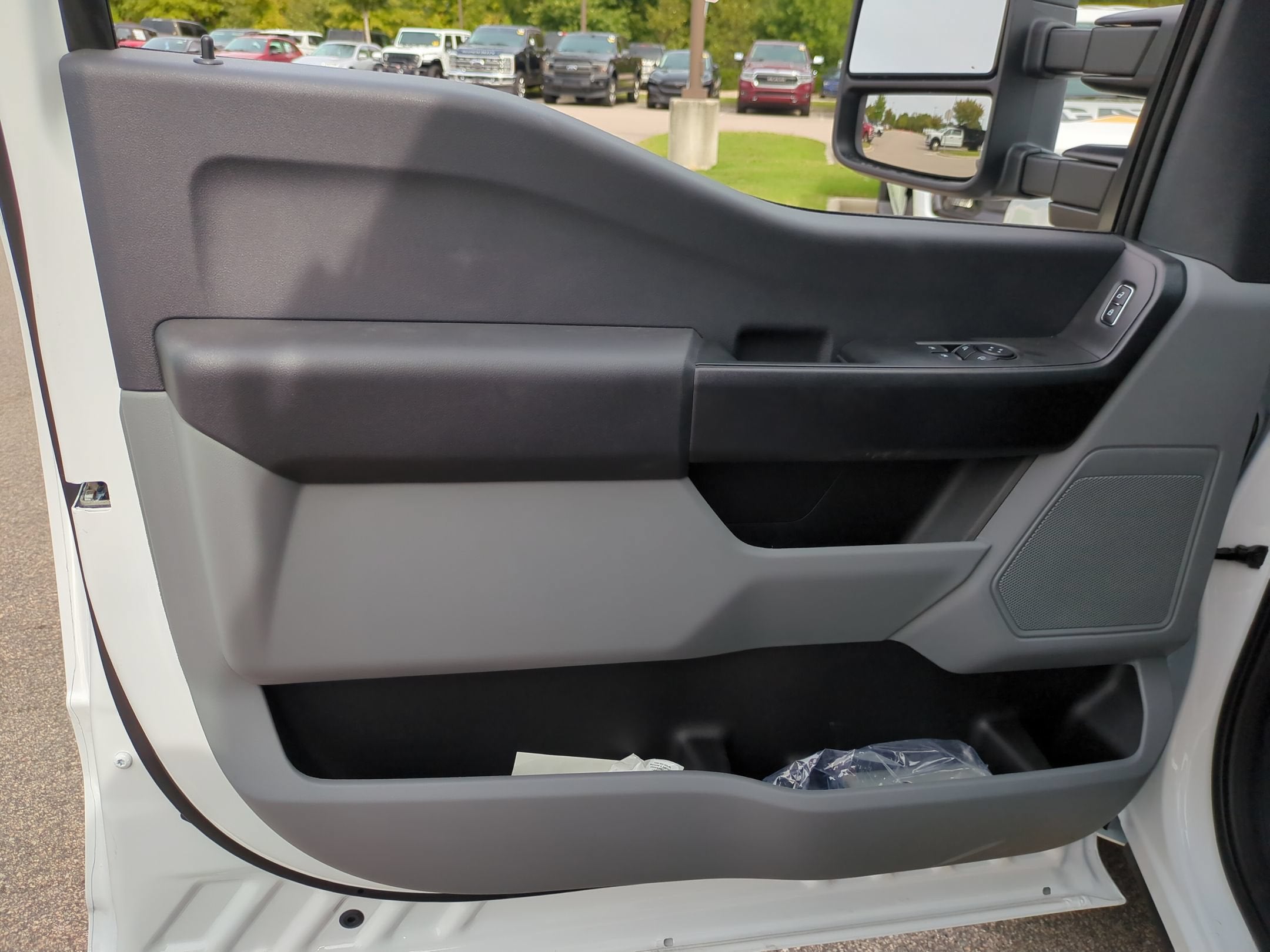 2027 Ford Super Duty F-350 DRW XL