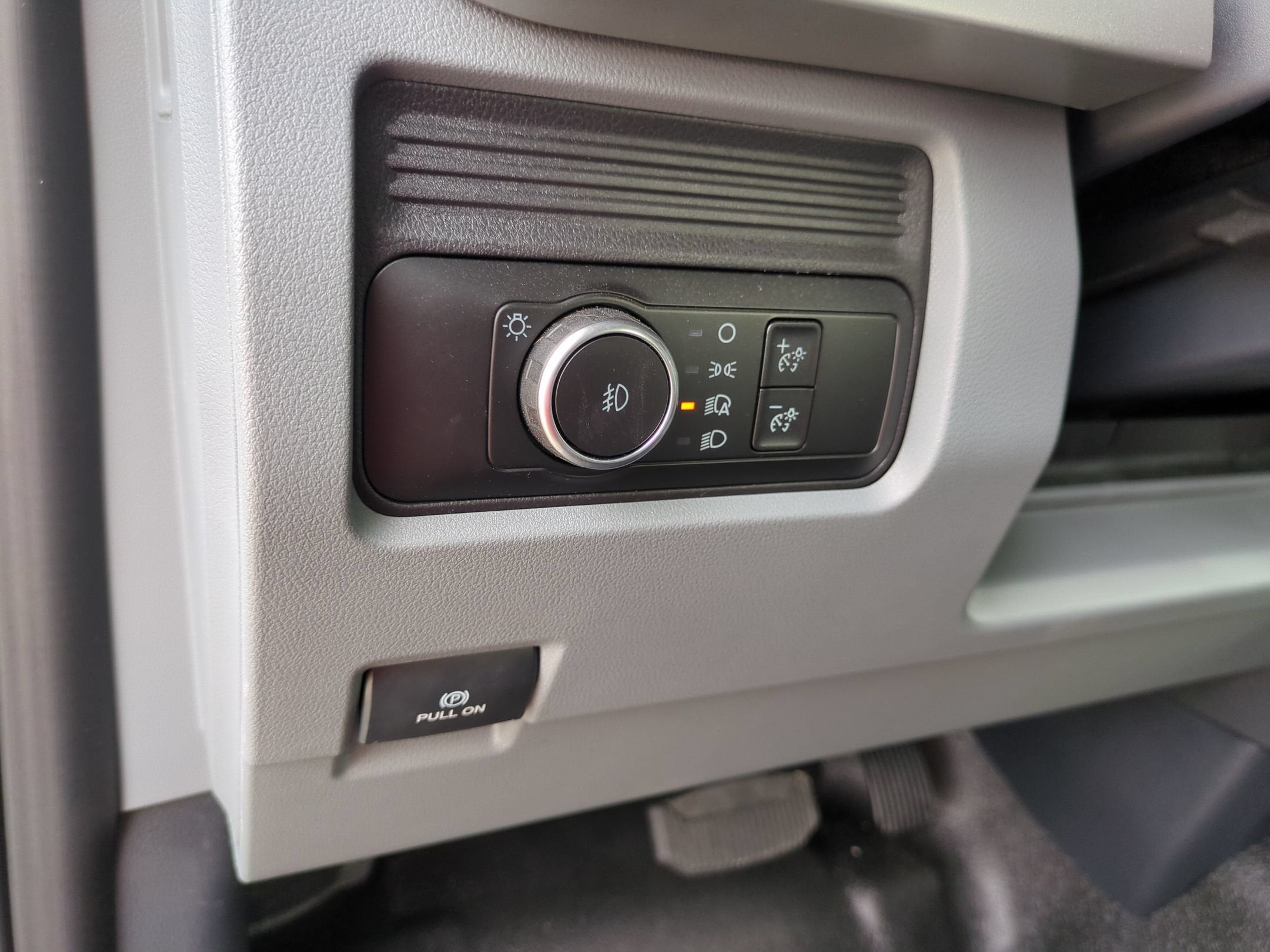 2027 Ford Super Duty F-350 DRW XL