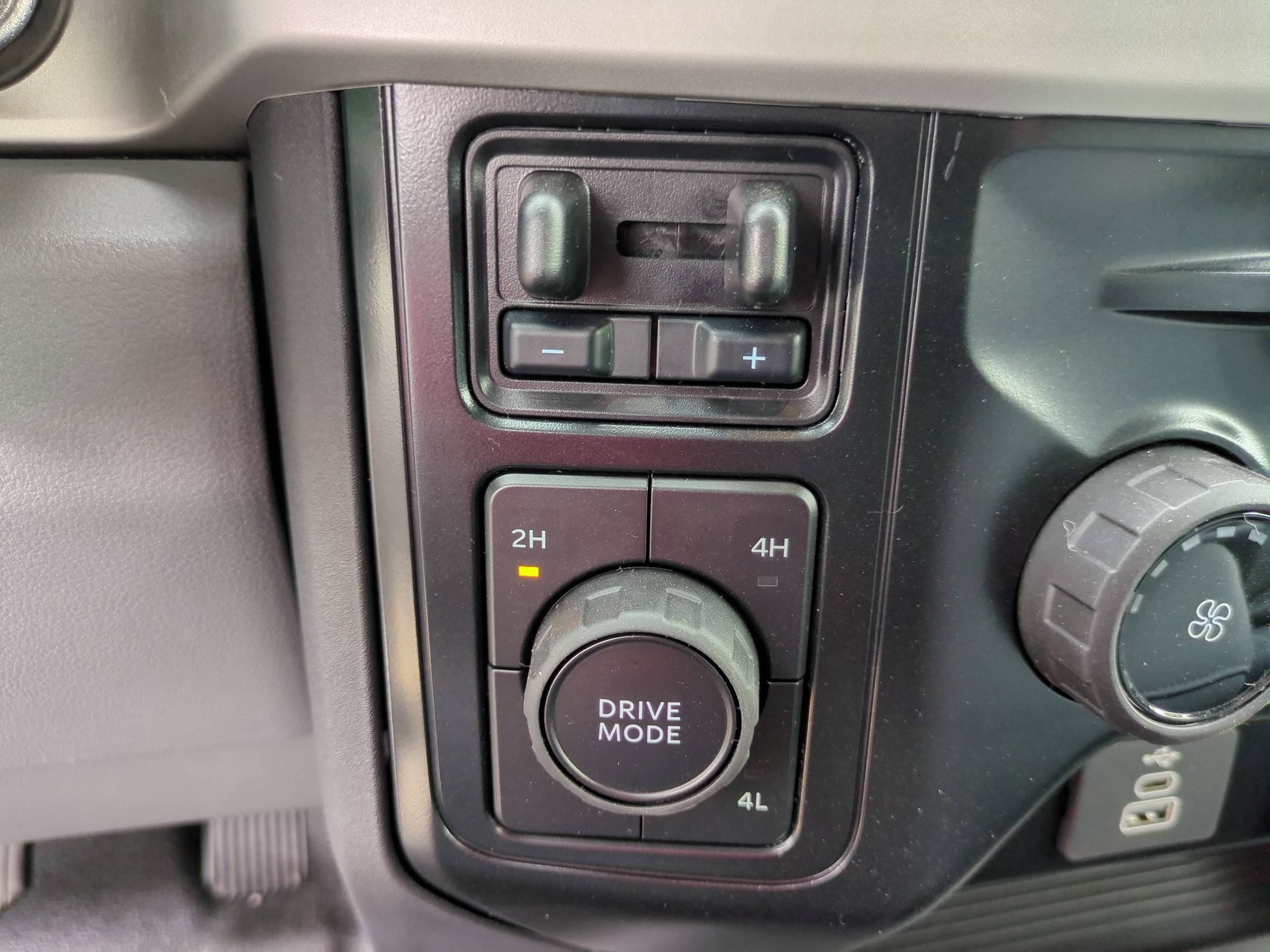 2027 Ford Super Duty F-350 DRW XL