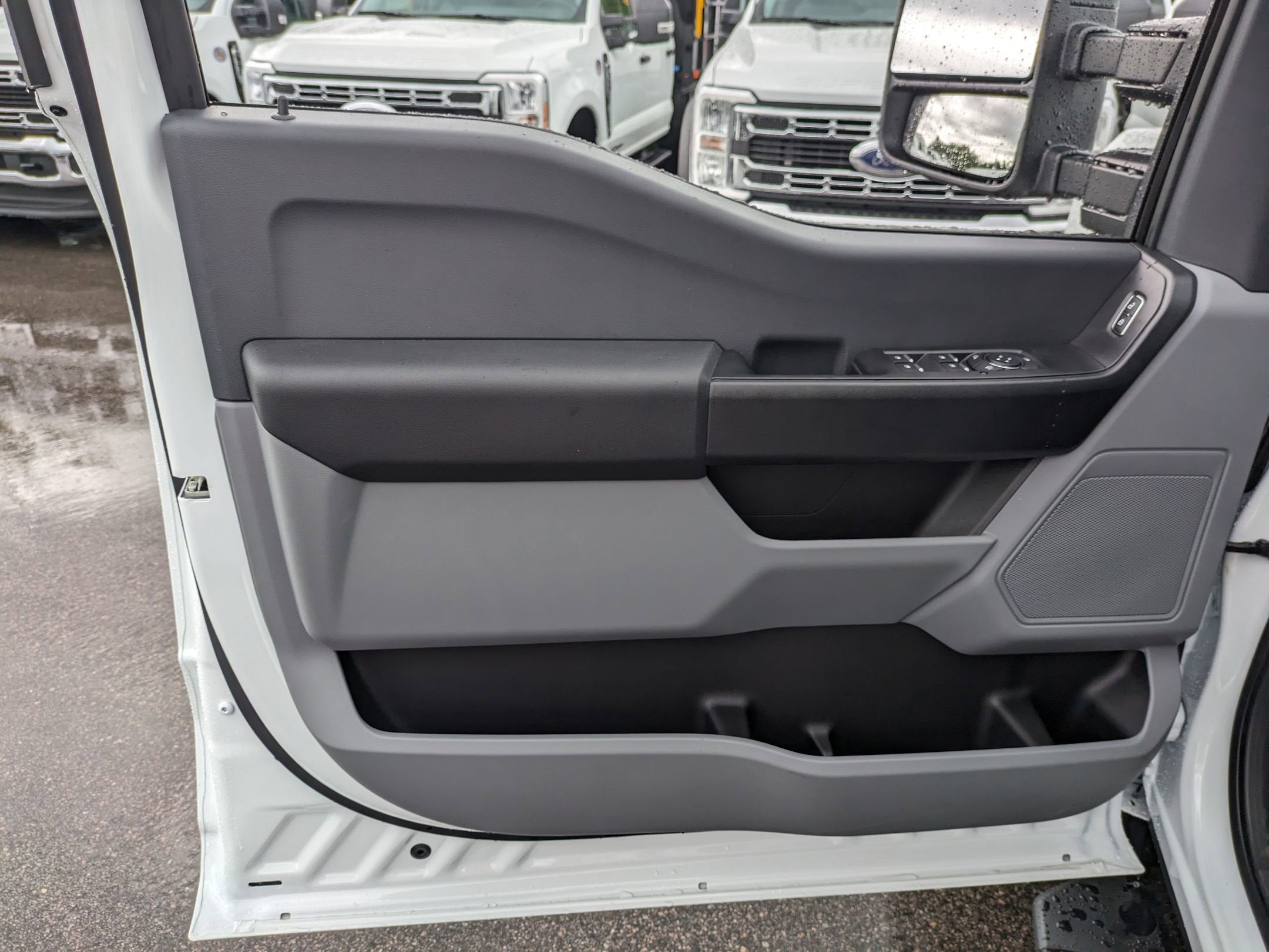 2025 Ford Super Duty F-550 DRW XL