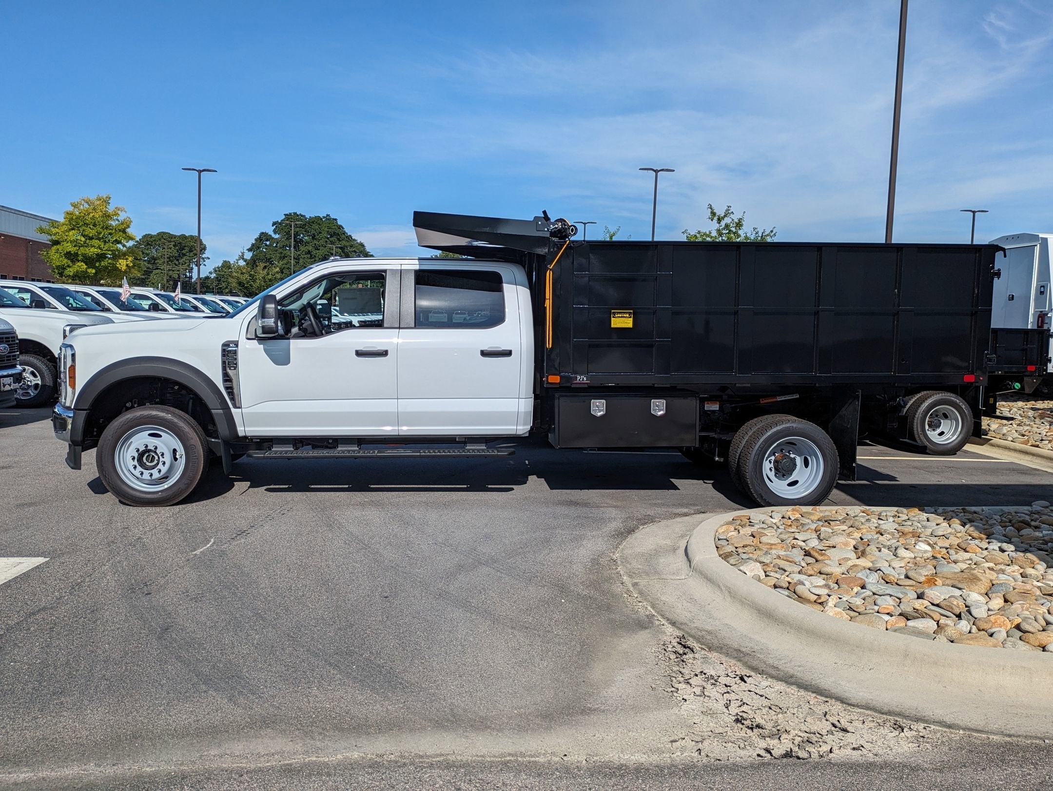 2025 Ford Super Duty F-550 DRW XL
