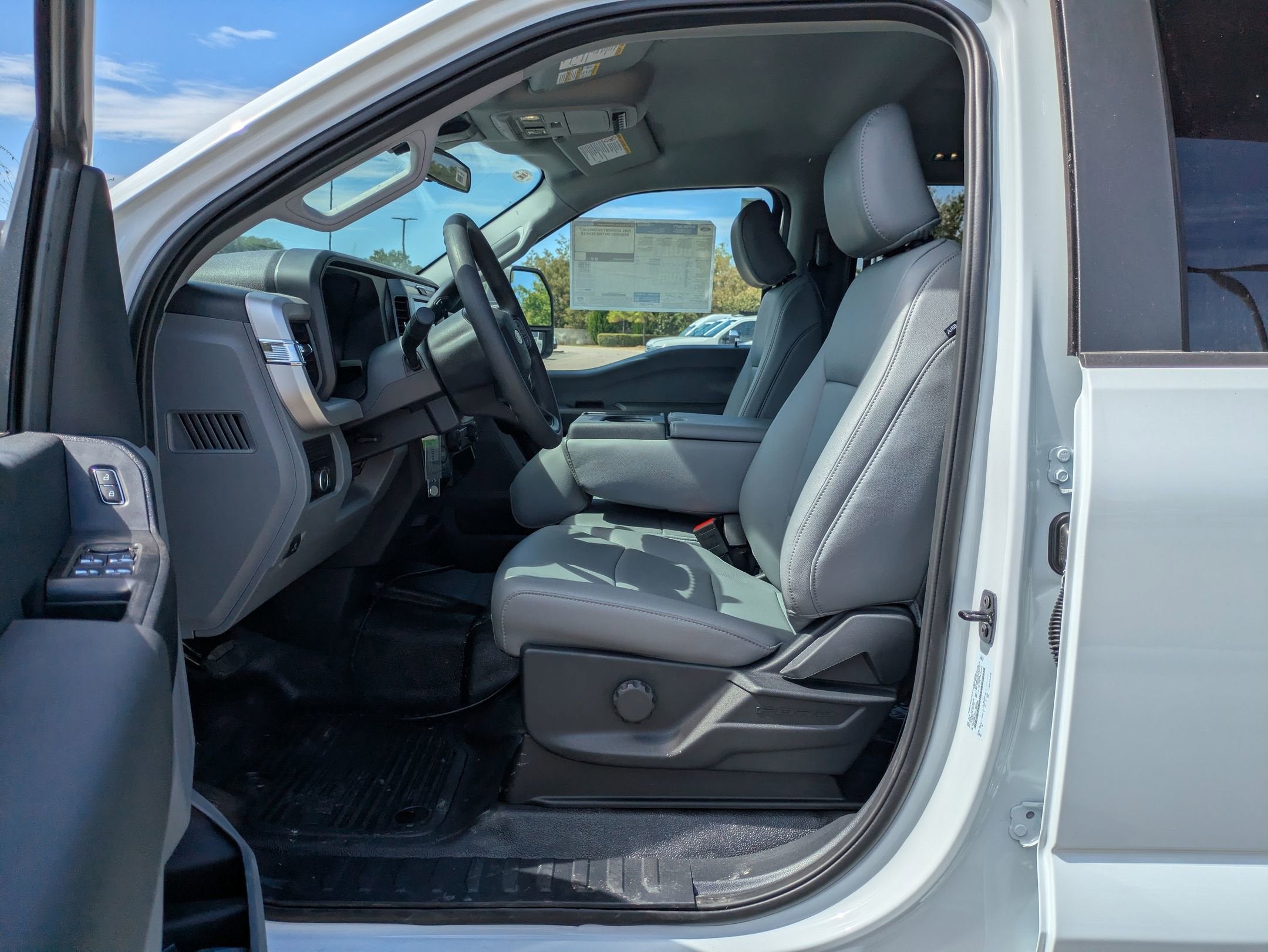 2025 Ford Super Duty F-550 DRW XL