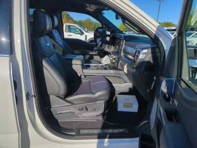 2027 Ford Super Duty F-550 DRW Platinum