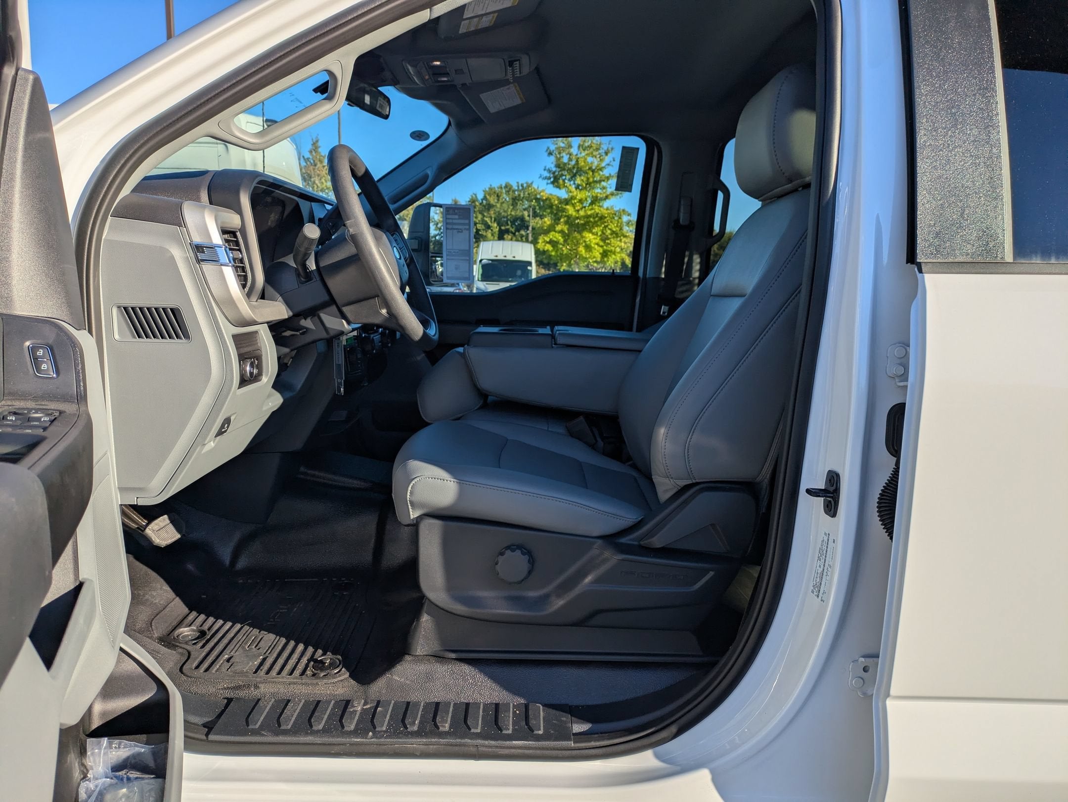 2027 Ford Super Duty F-550 DRW XL