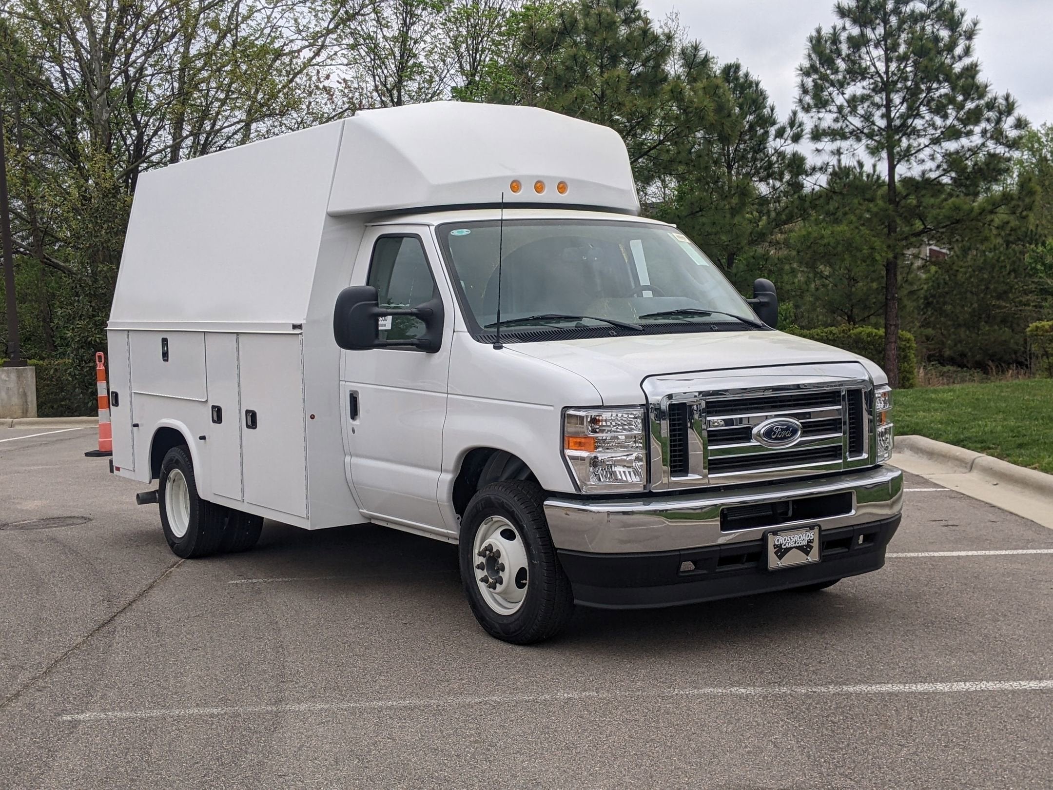 2025 Ford E-Series Cutaway E-350 SRW 138" WB