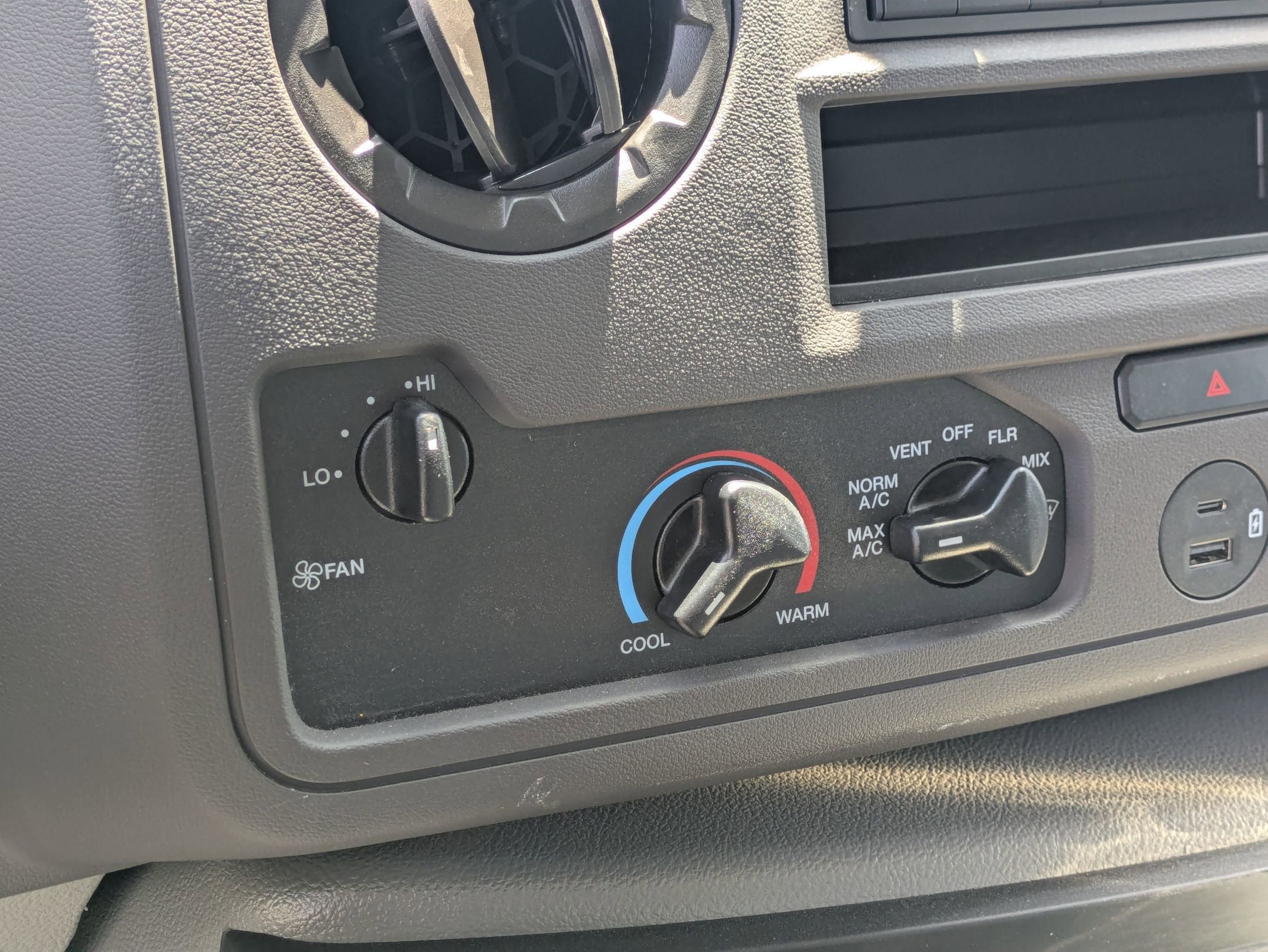 2026 Ford E-Series Cutaway Base