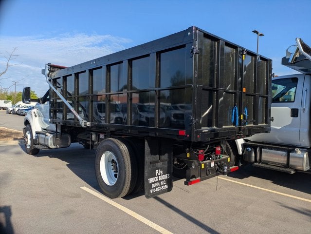 2027 Ford F-750SD Base