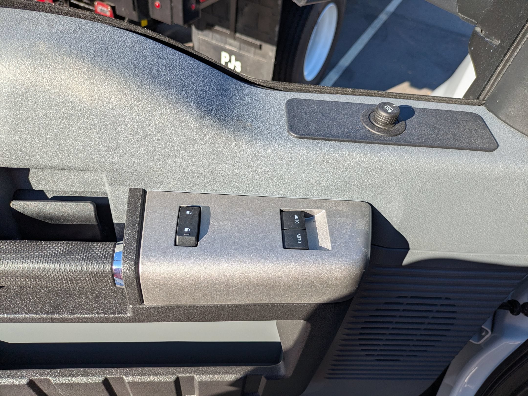 2027 Ford F-750SD Base