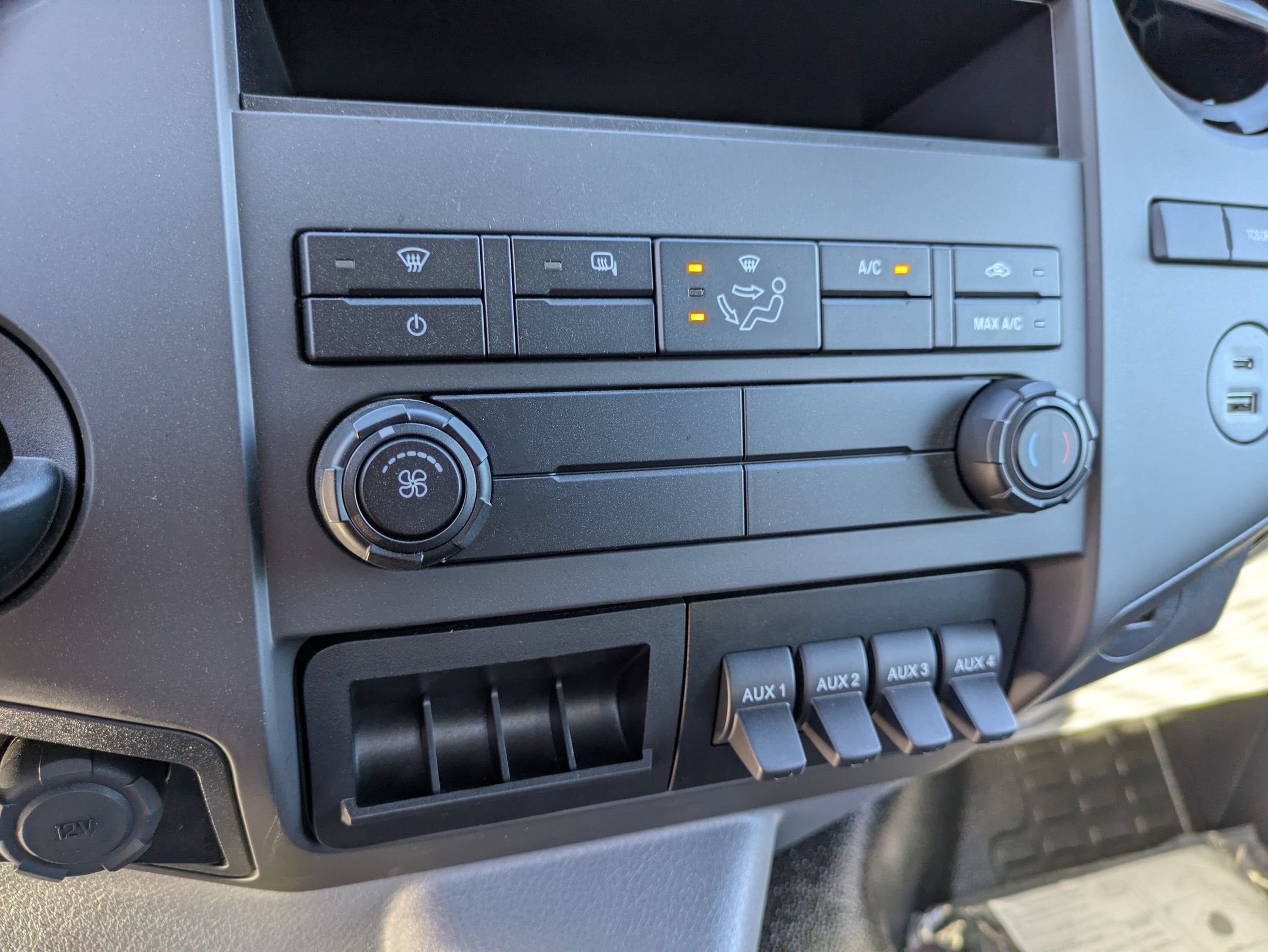 2027 Ford F-750SD Base