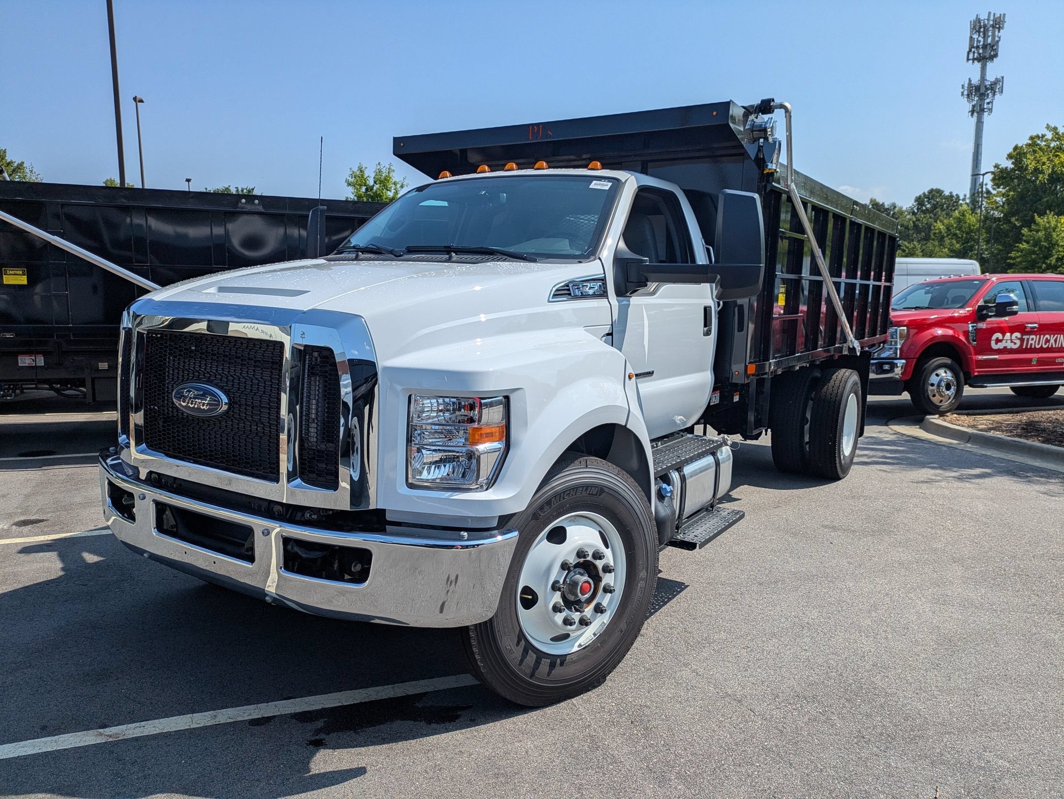 2027 Ford F-750SD Base