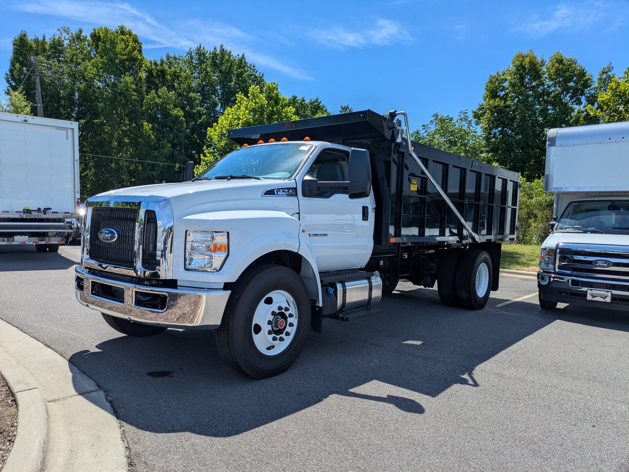 2027 Ford F-750SD Base